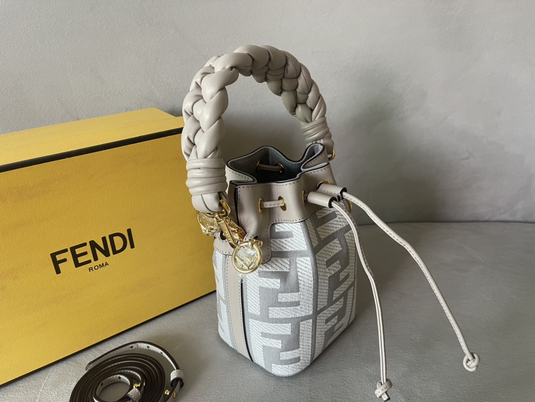 Fendi Mini Mon Tresor Bag -12x18x10CM