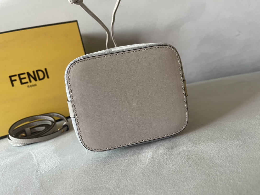 Fendi Mini Mon Tresor Bag -12x18x10CM