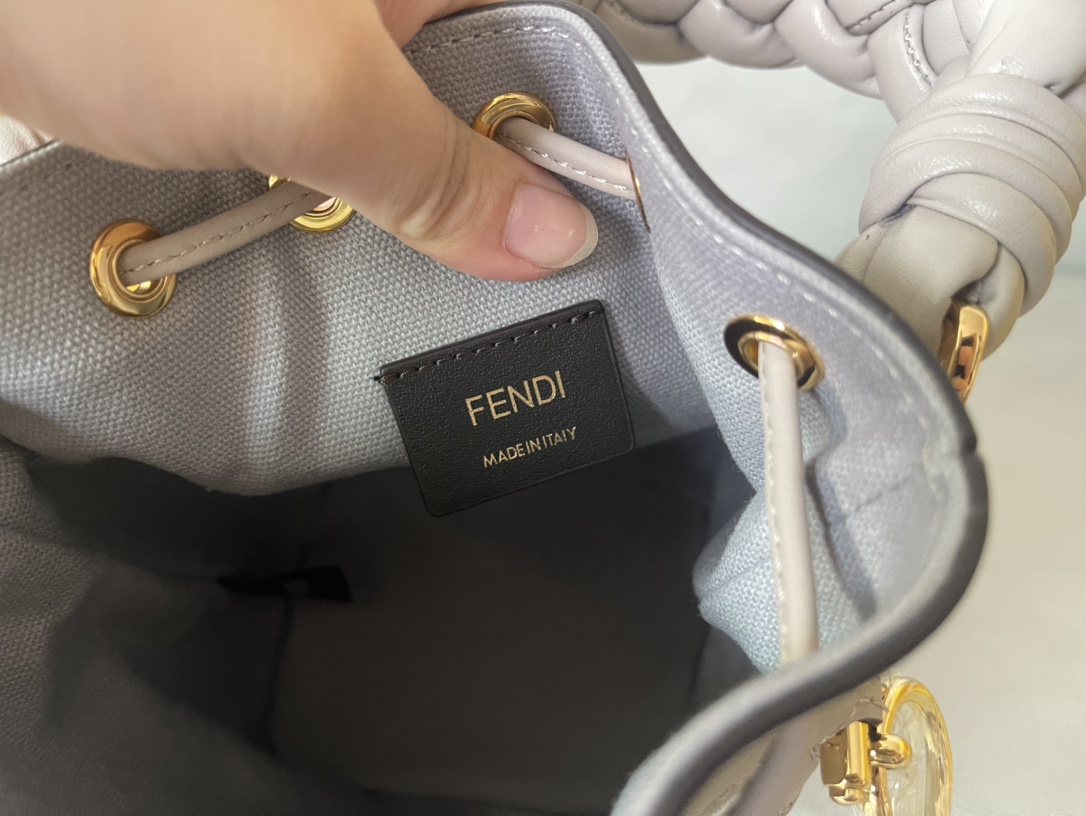Fendi Mini Mon Tresor Bag -12x18x10CM