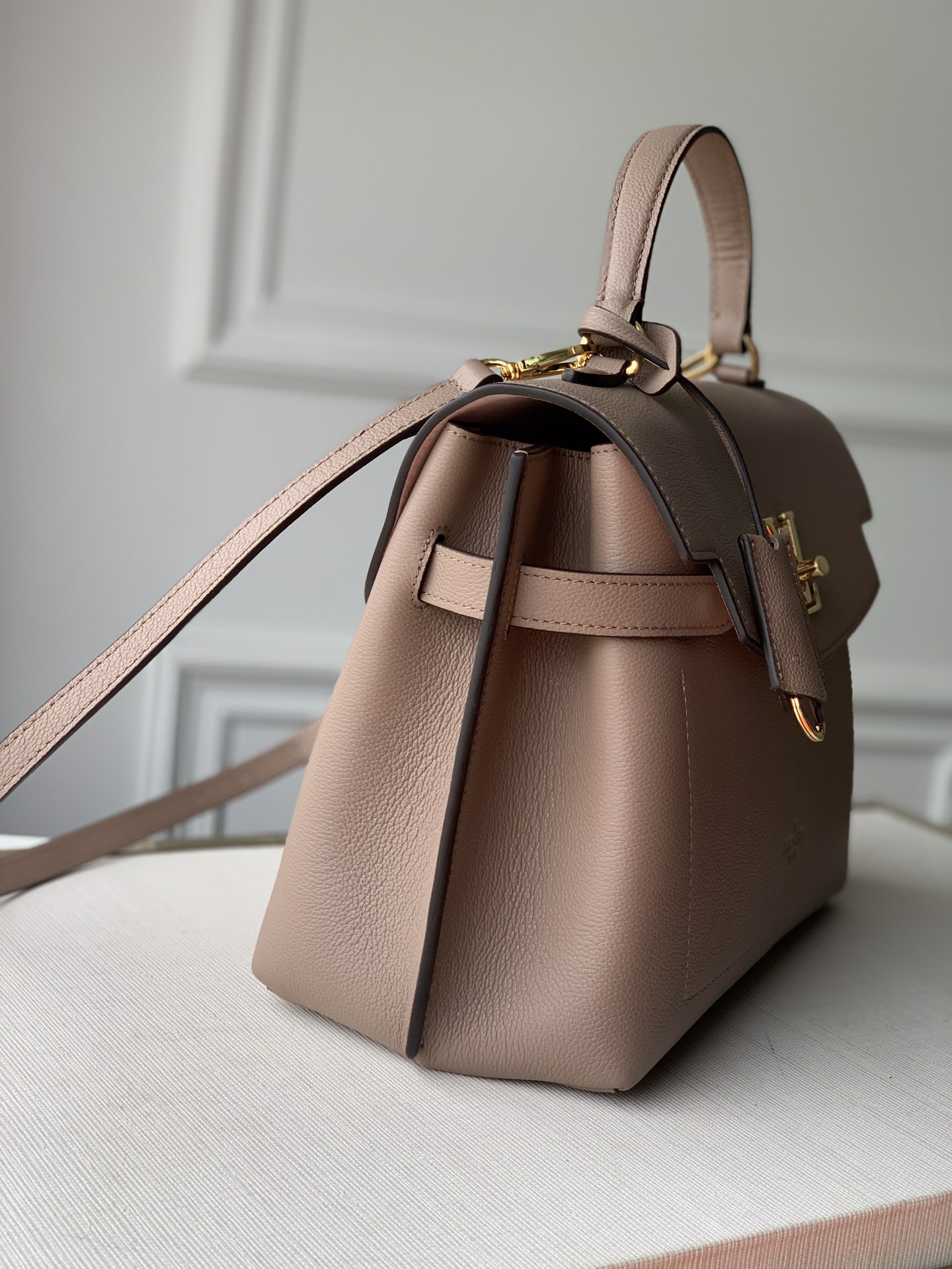 Louis Vuitton Lockme Ever M51395-31*46*17CM Louis Vuitton Lockme Ever M51395-31*46*17CM
