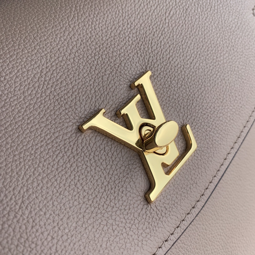 Louis Vuitton Lockme Ever M51395-31*46*17CM Louis Vuitton Lockme Ever M51395-31*46*17CM