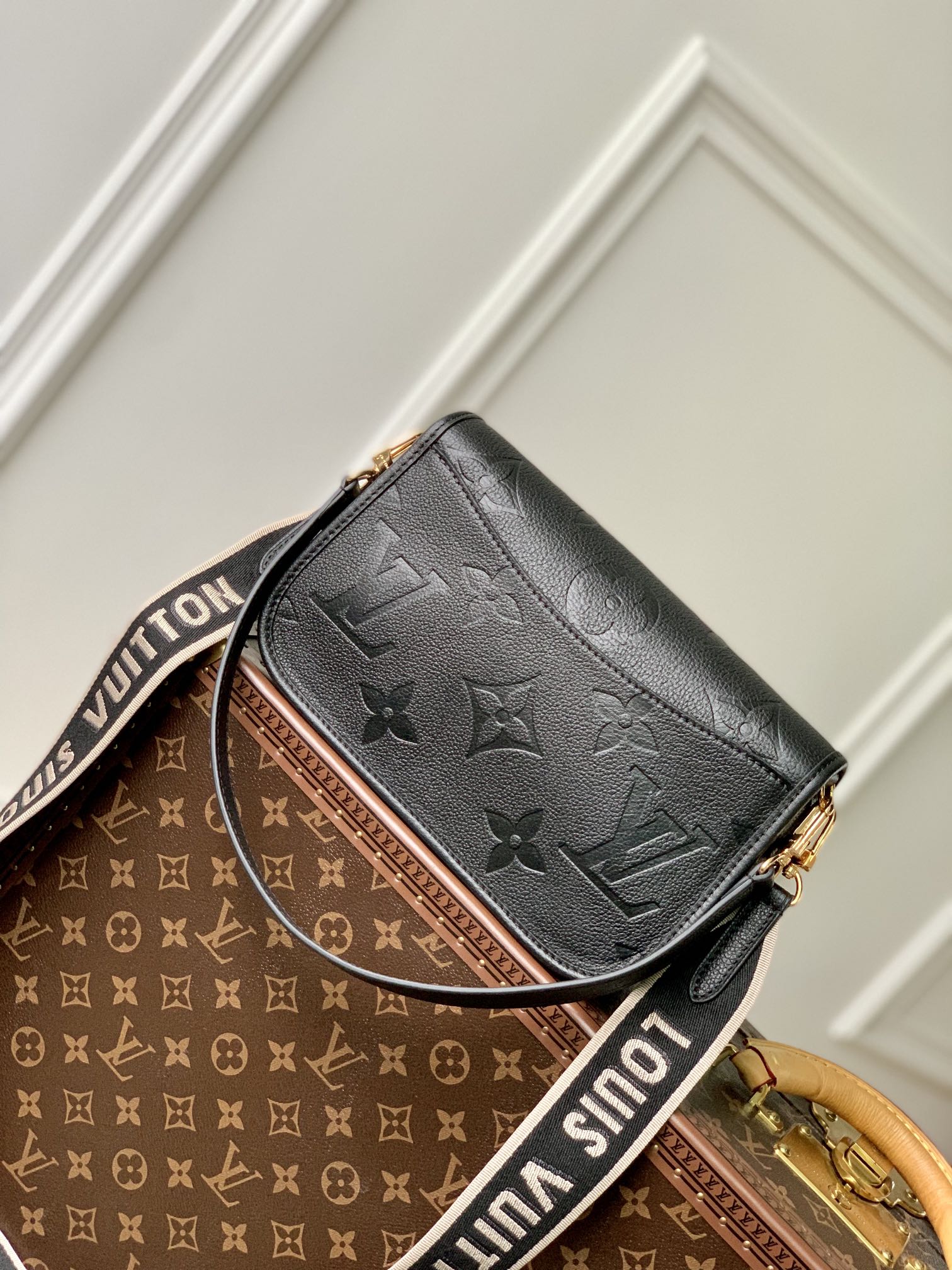 Louis Vuitton Diane Handbags-M46386-23 x 16 x 8.5CM