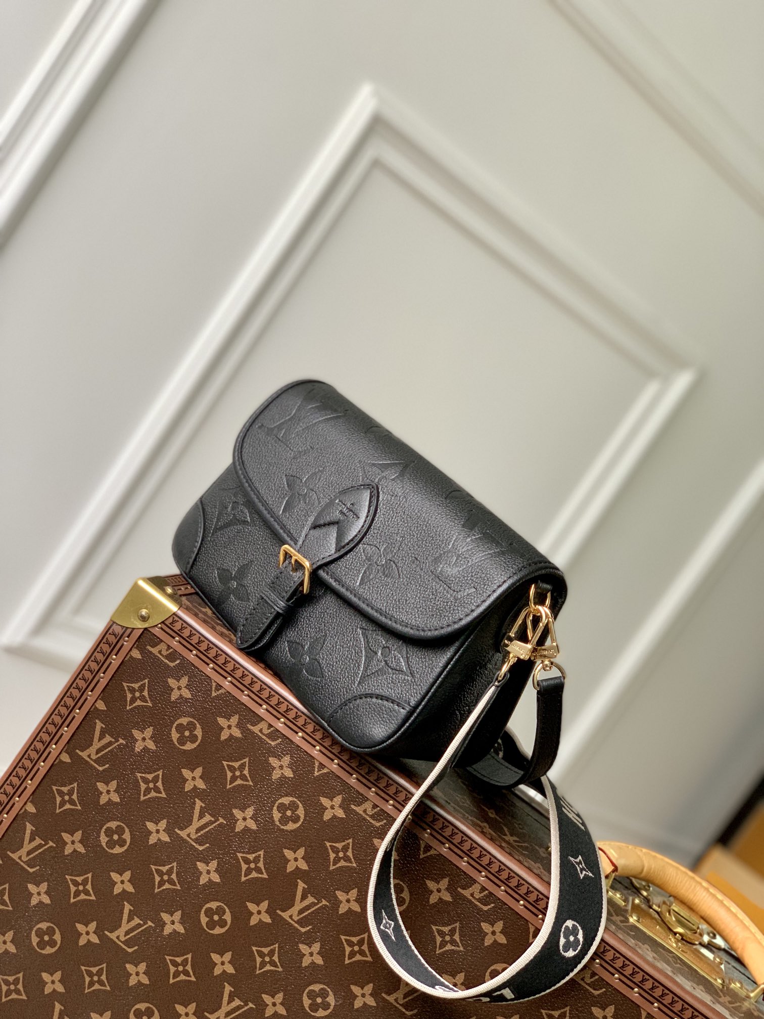 Louis Vuitton Diane Handbags-M46386-23 x 16 x 8.5CM