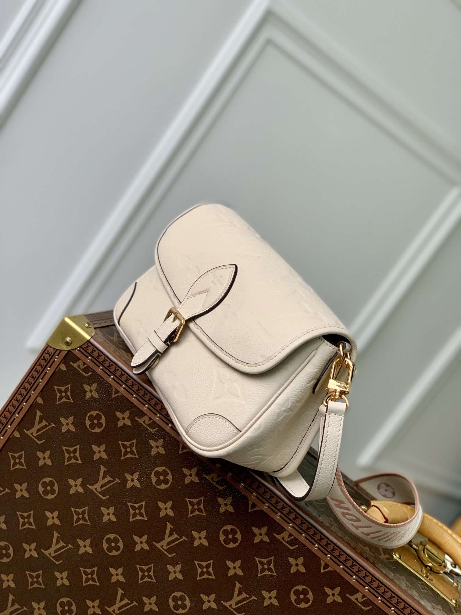Louis Vuitton Diane Handbags-M46386-23 x 16 x 8.5CM