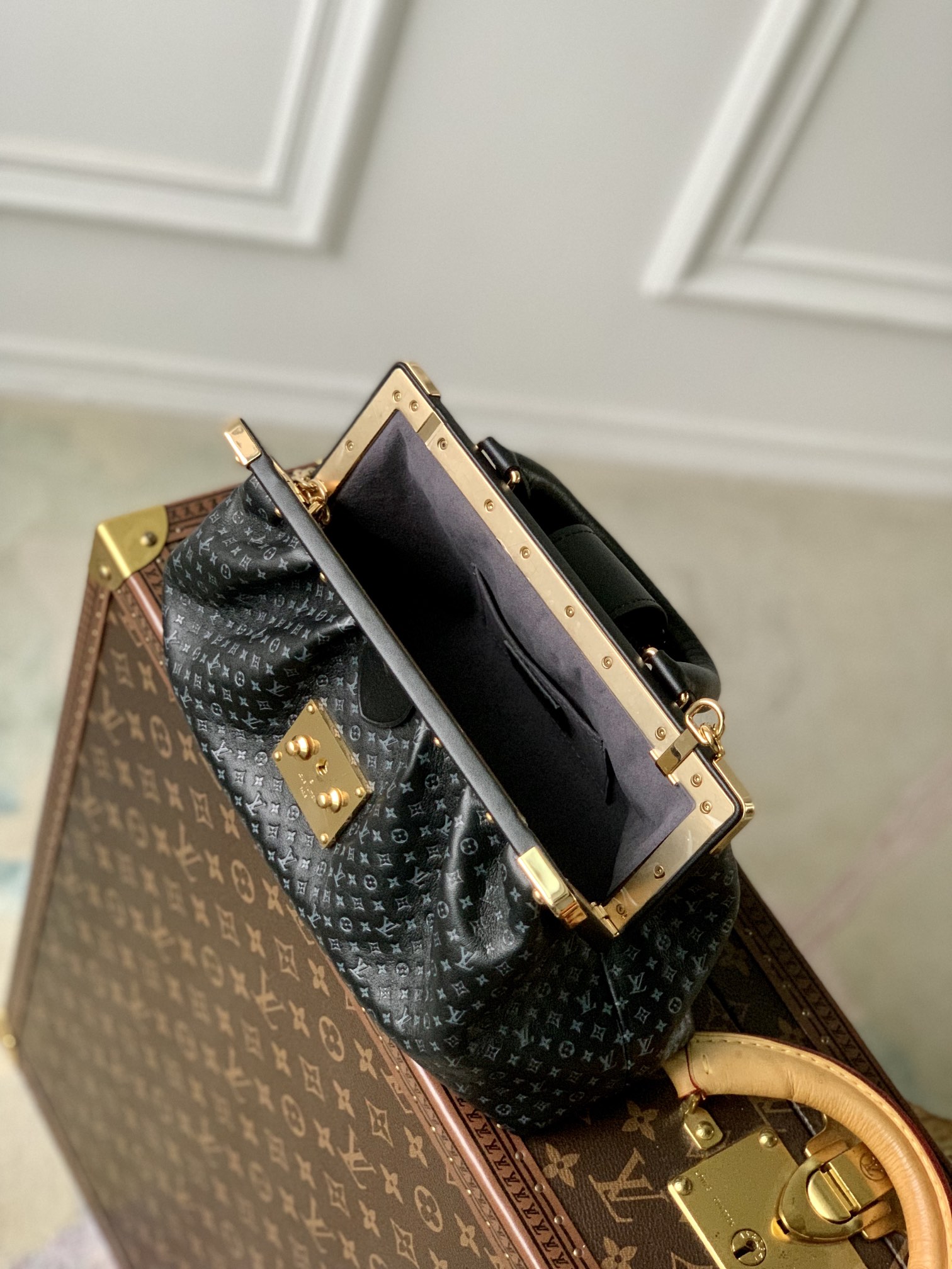 Louis Vuitton M46544 Monogram Clutch -28*14*10CM Louis Vuitton M46544 Monogram Clutch -28*14*10CM