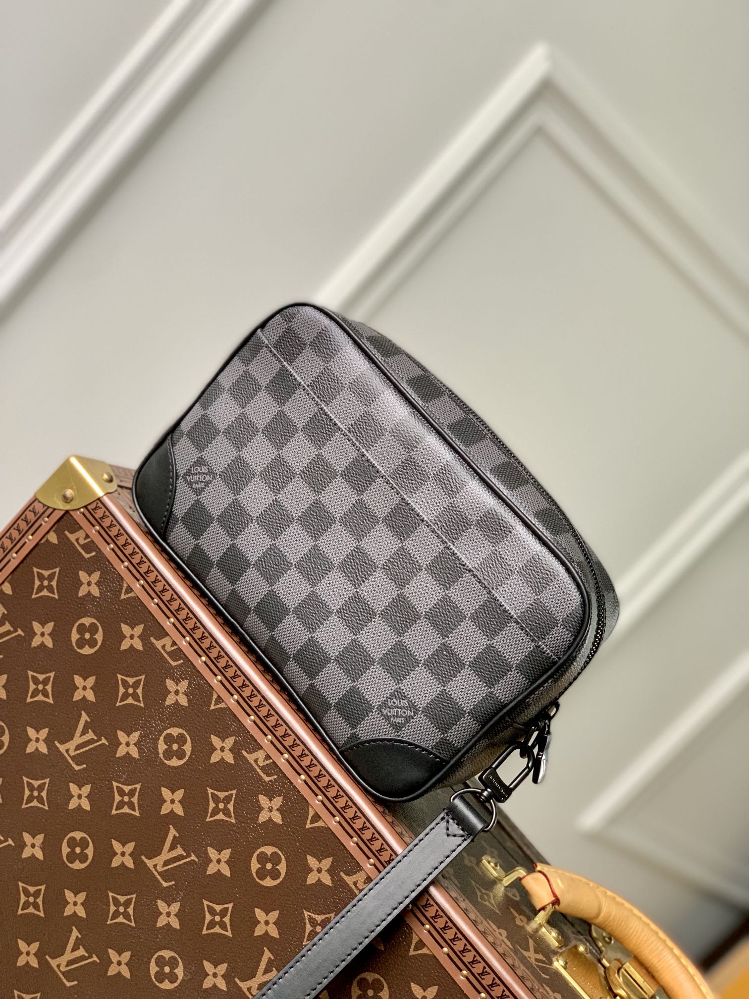 Louis Vuitton Pochette Kasai -25 x 15.5 x 6.5 CM