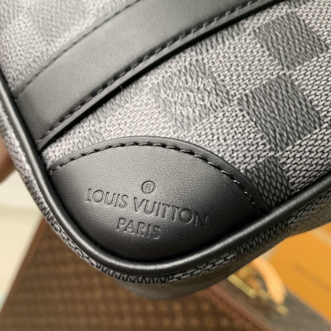 Louis Vuitton Pochette Kasai -25 x 15.5 x 6.5 CM Louis Vuitton Pochette Kasai -25 x 15.5 x 6.5 CM