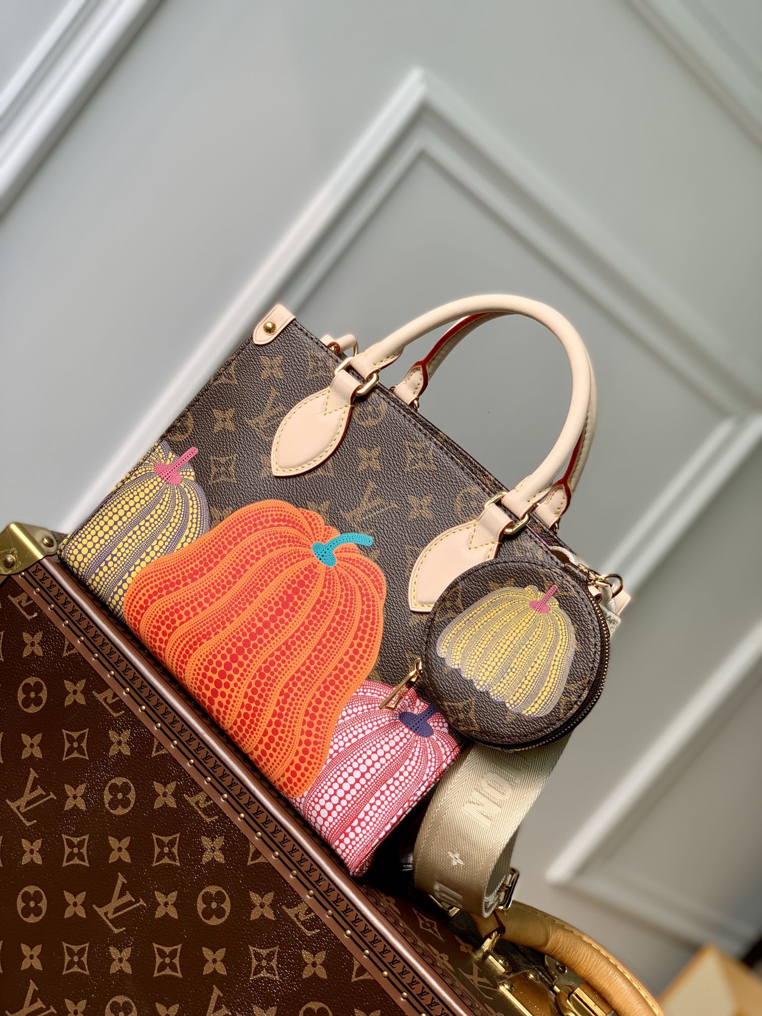 Louis Vuitton x YK Onthego Handbag-25*19*11.5 CM