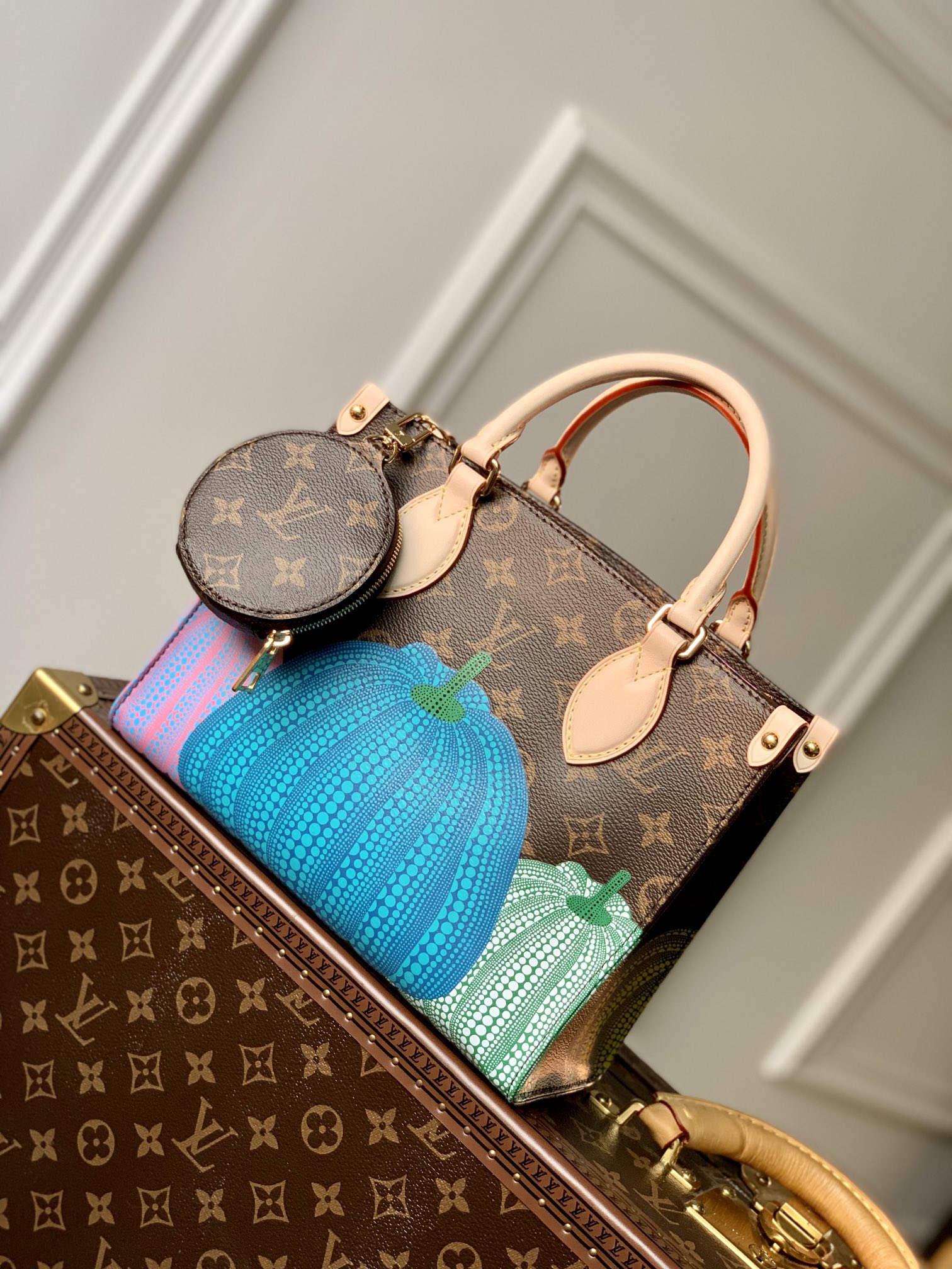 Louis Vuitton x YK Onthego Handbag-25*19*11.5 CM