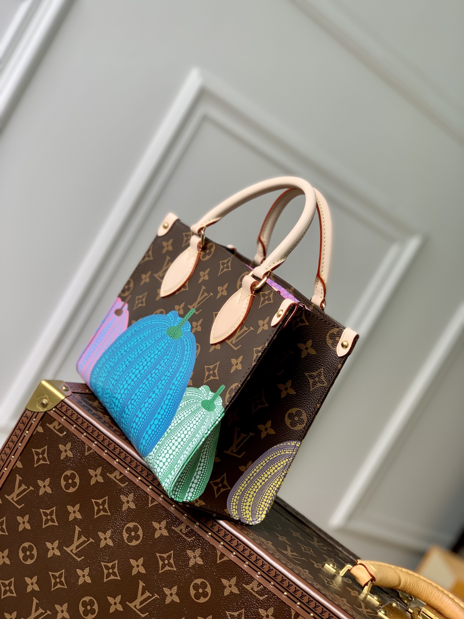 Louis Vuitton x YK Onthego Handbag-25*19*11.5 CM