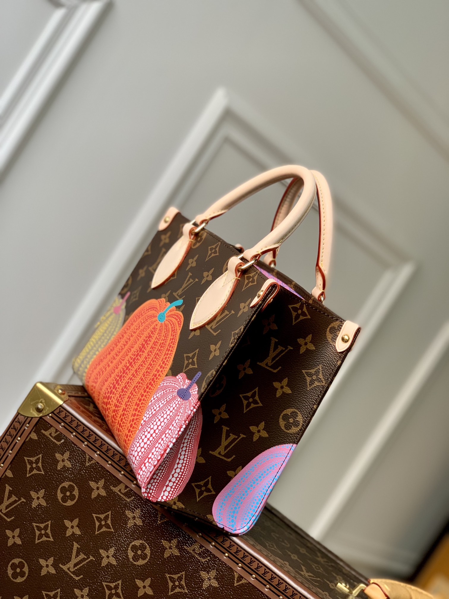Louis Vuitton x YK Onthego Handbag-25*19*11.5 CM