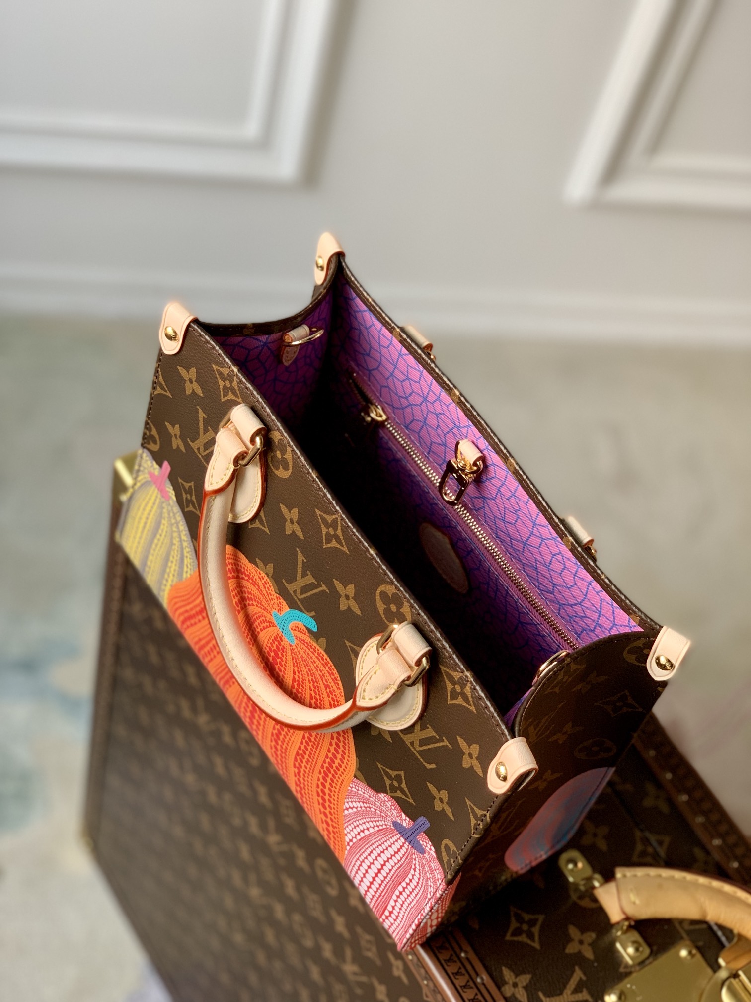 Louis Vuitton x YK Onthego Handbag-25*19*11.5 CM