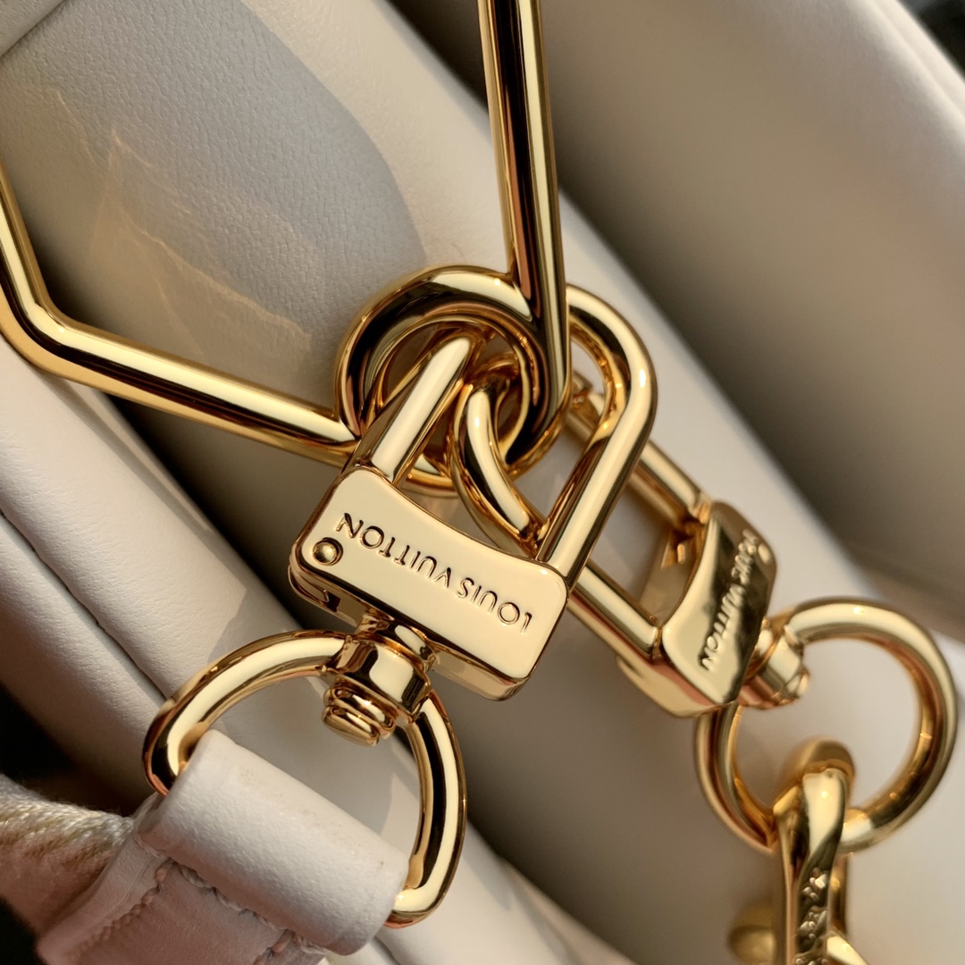 Louis Vuitton Coussin Handbags-26*20*12CM