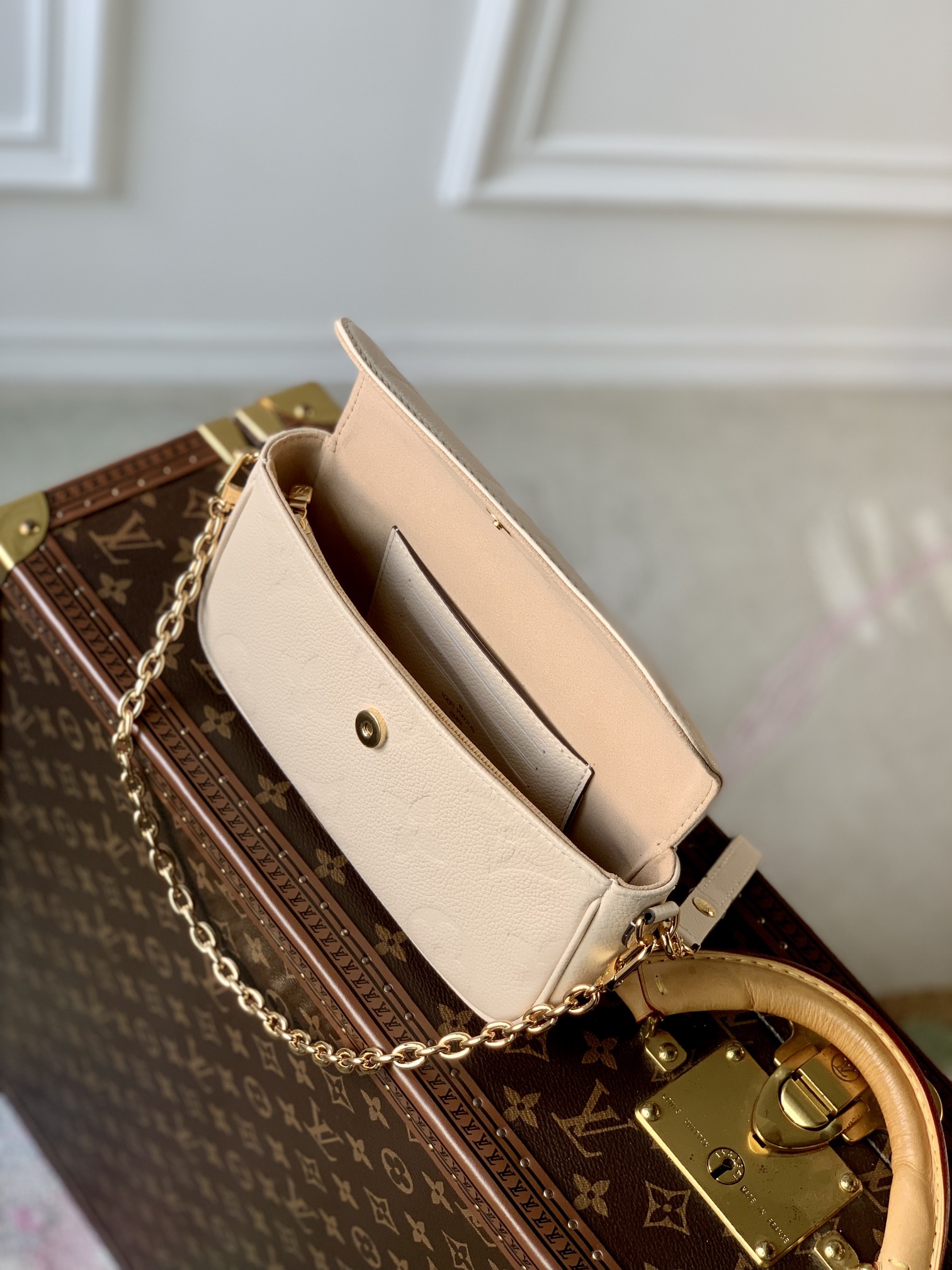 Louis Vuitton Wallet on Chain Ivy-23.5 x 12.0 x 4.3 CM