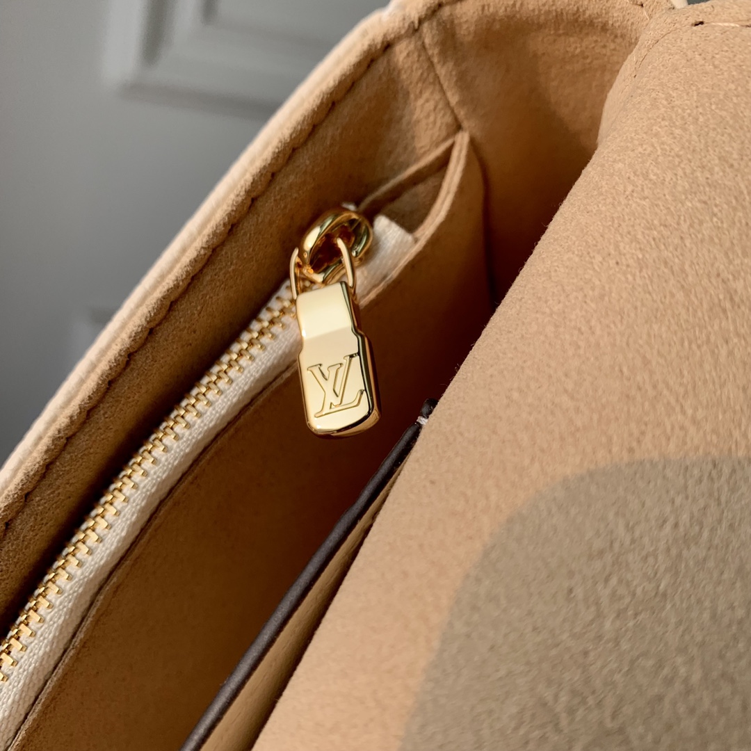 Louis Vuitton Wallet on Chain Ivy-23.5 x 12.0 x 4.3 CM