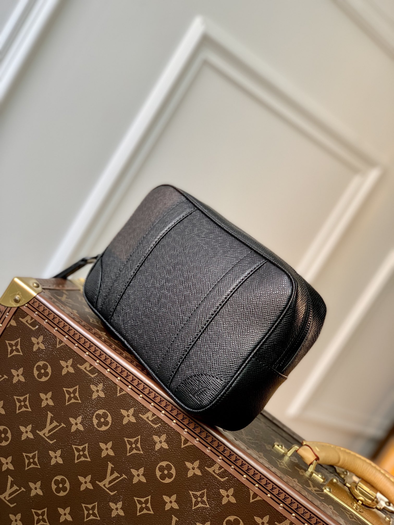 Louis Vuitton Pochette Kasai -25 x 15.5 x 6.5 CM Louis Vuitton Pochette Kasai -25 x 15.5 x 6.5 CM