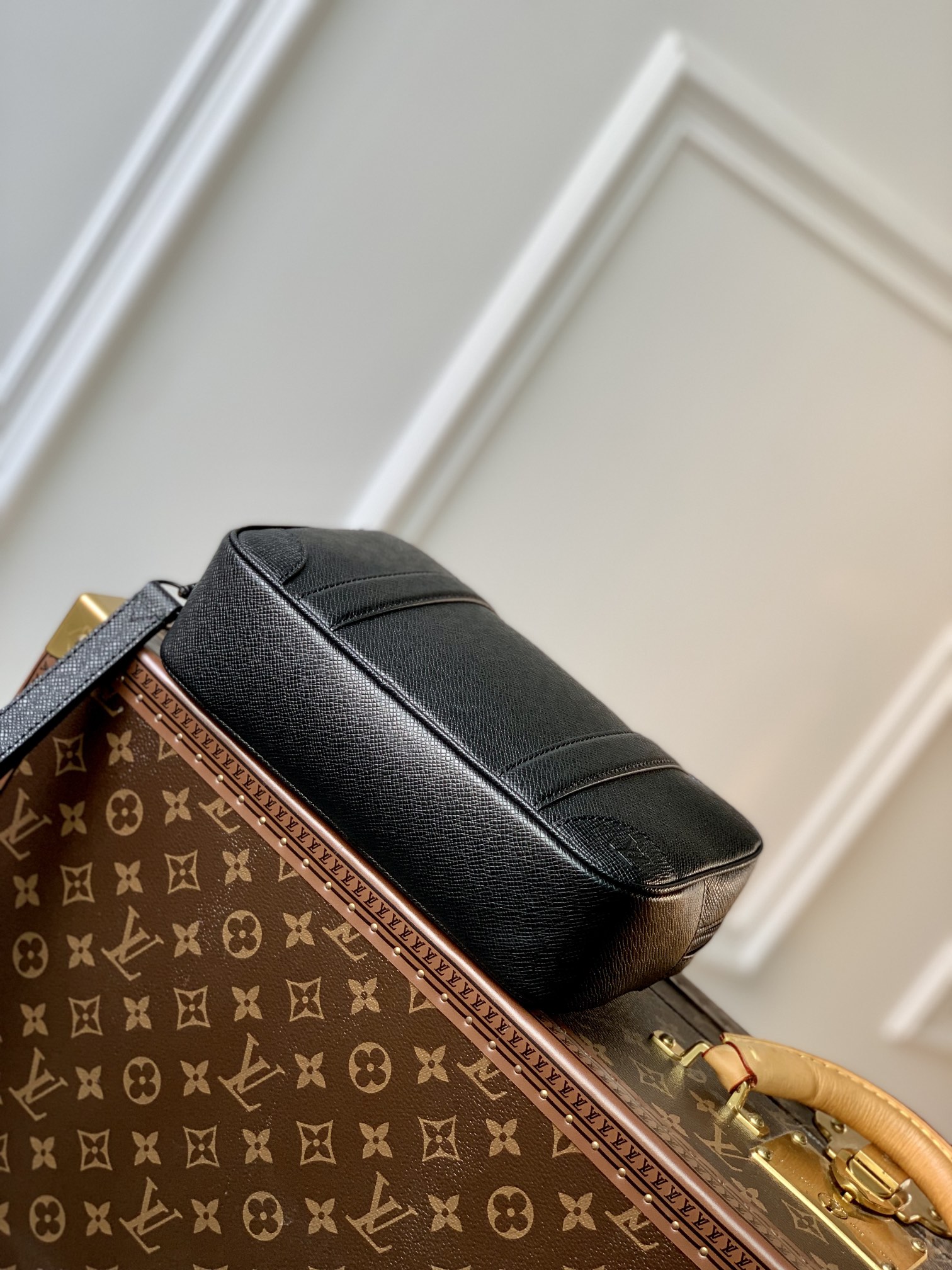Louis Vuitton Pochette Kasai -25 x 15.5 x 6.5 CM Louis Vuitton Pochette Kasai -25 x 15.5 x 6.5 CM