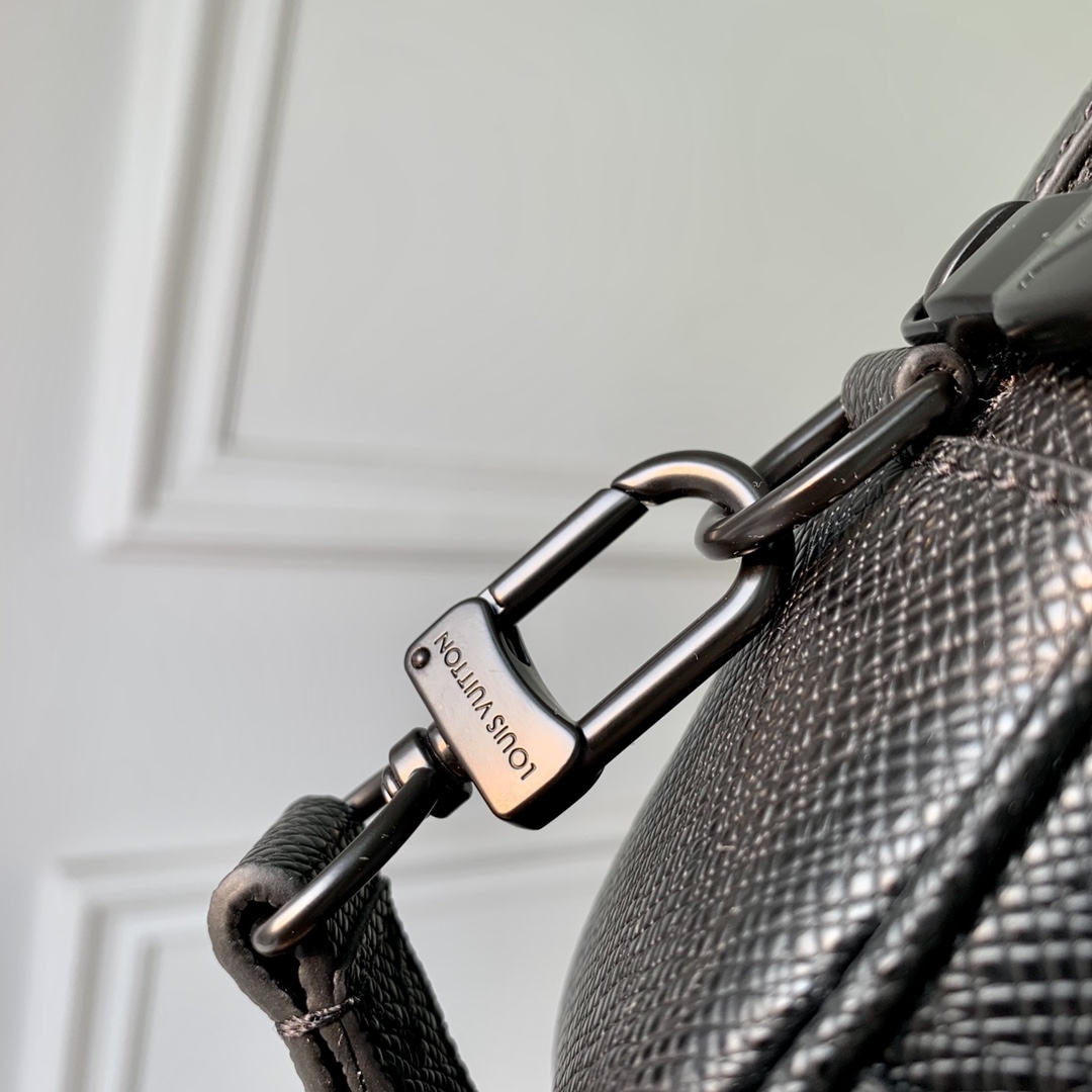 Louis Vuitton Pochette Kasai -25 x 15.5 x 6.5 CM Louis Vuitton Pochette Kasai -25 x 15.5 x 6.5 CM