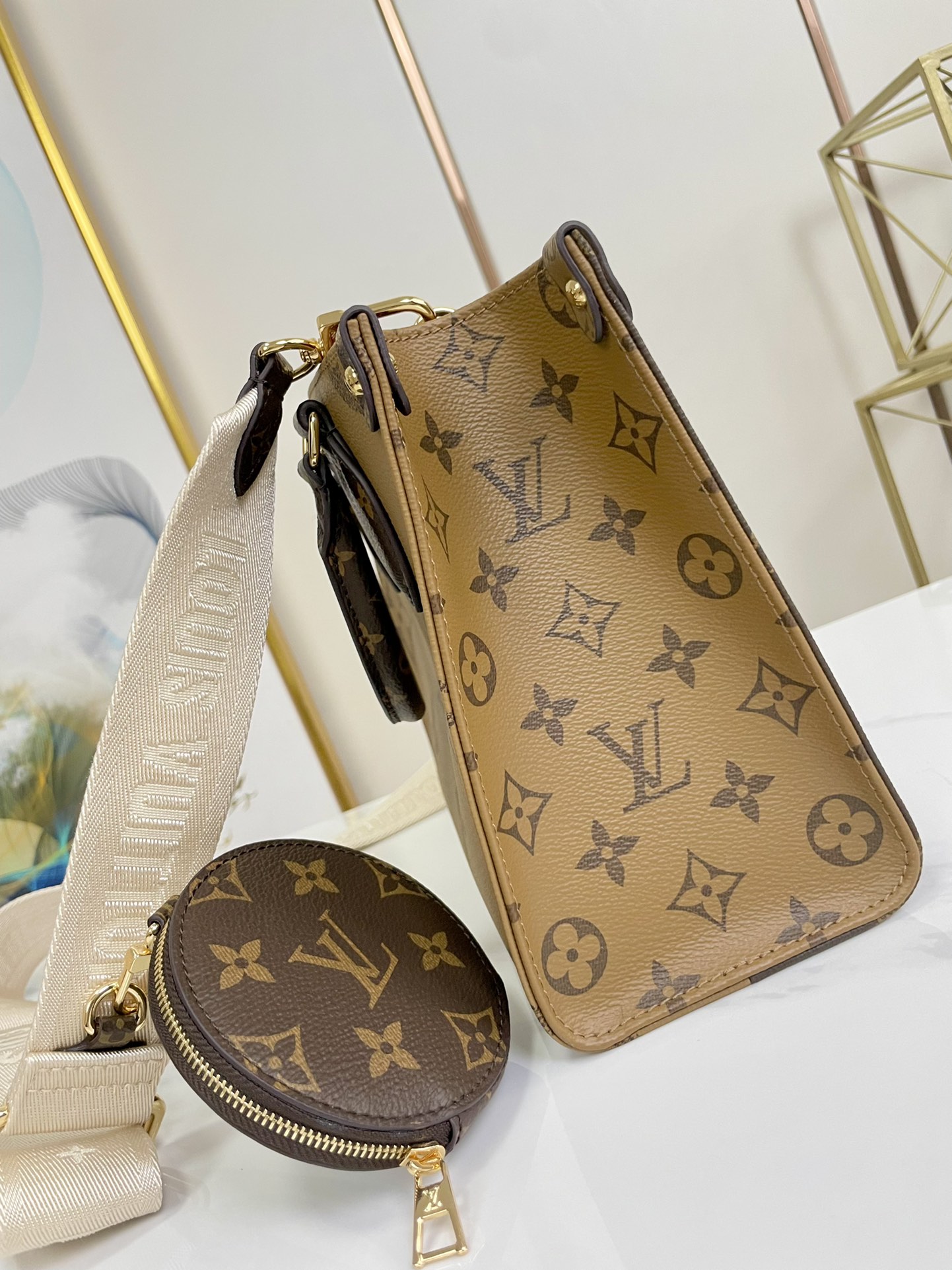 Louis Vuitton Onthego Handbag-25*19*11.5 CM