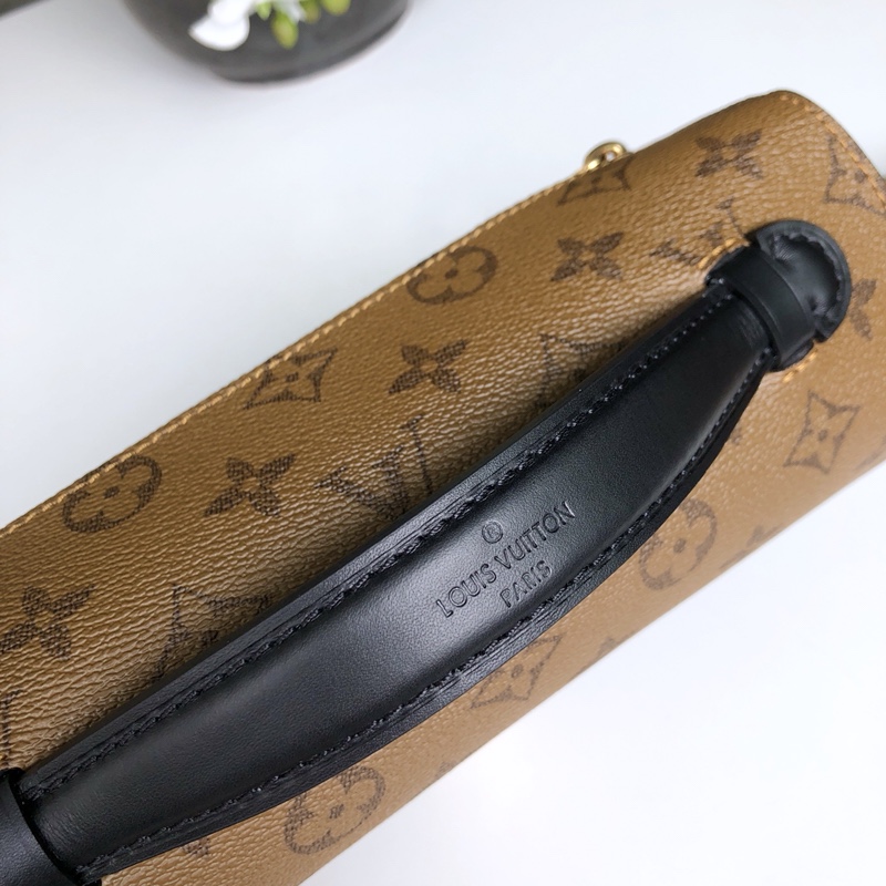 Louis Vuitton Pochette Metis Handbags-25*19*7CM
