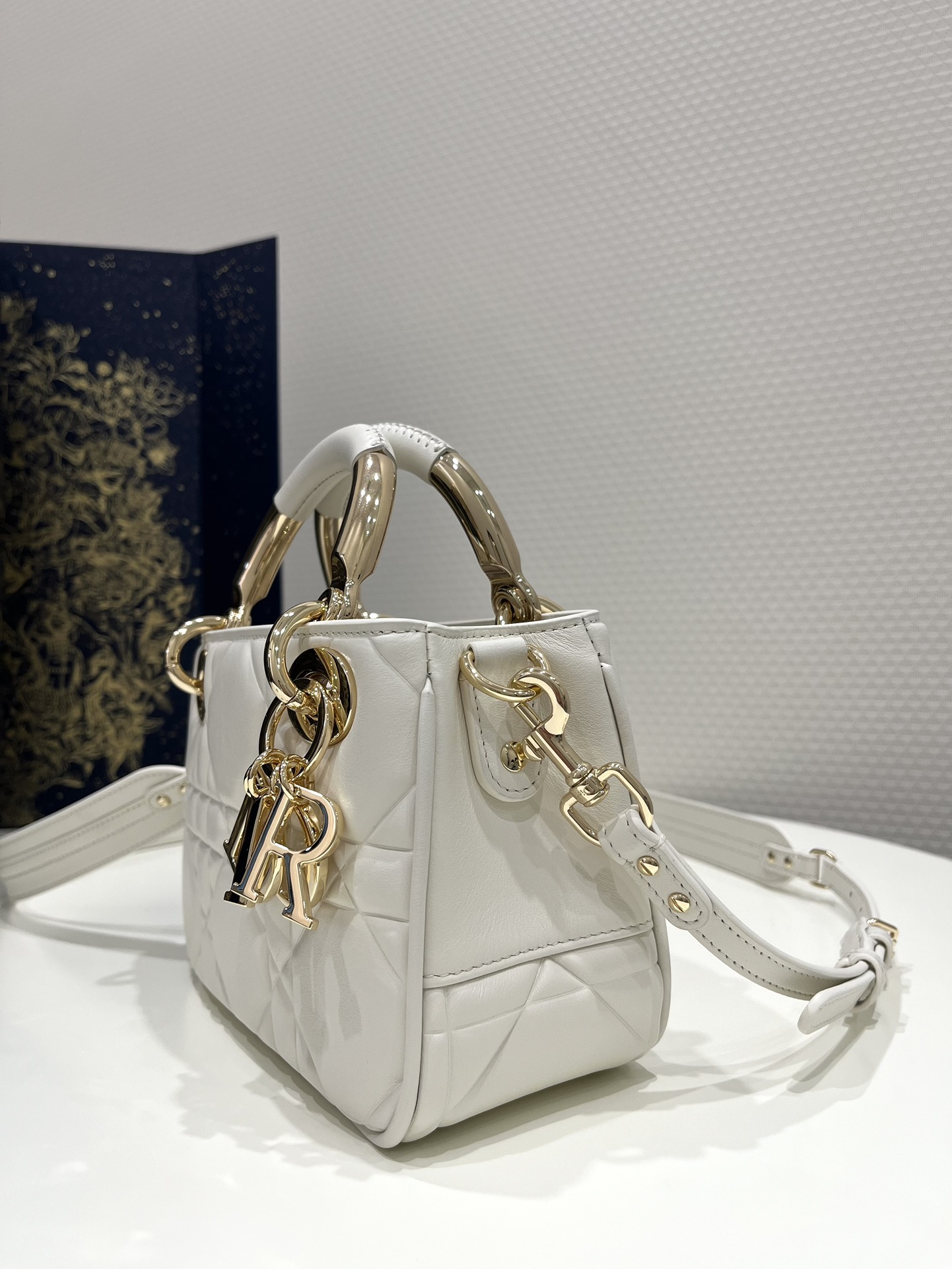 Diro 95-22 Top Handbags-19*8*13CM