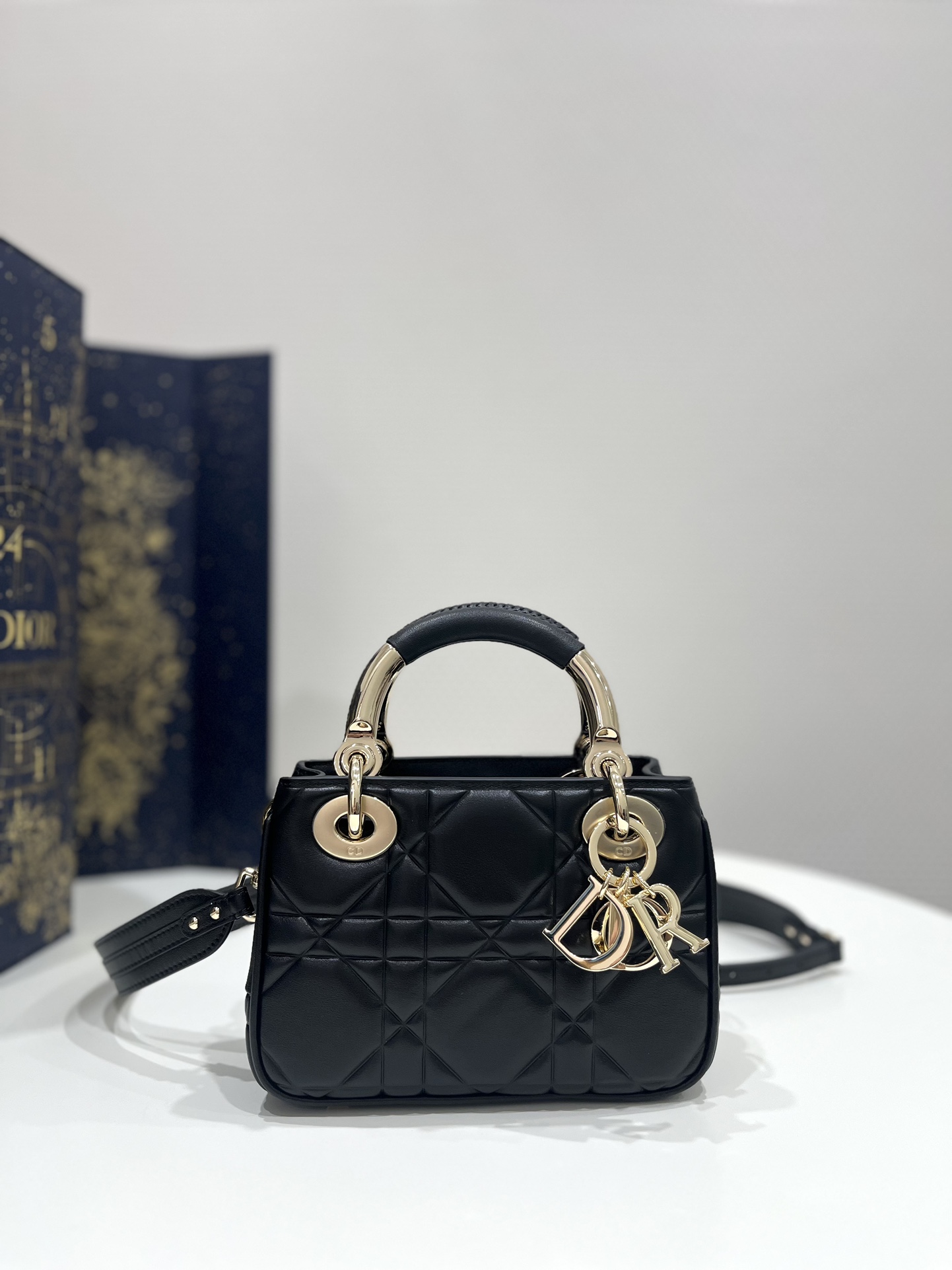 Diro 95-22 Top Handbags-19*8*13CM