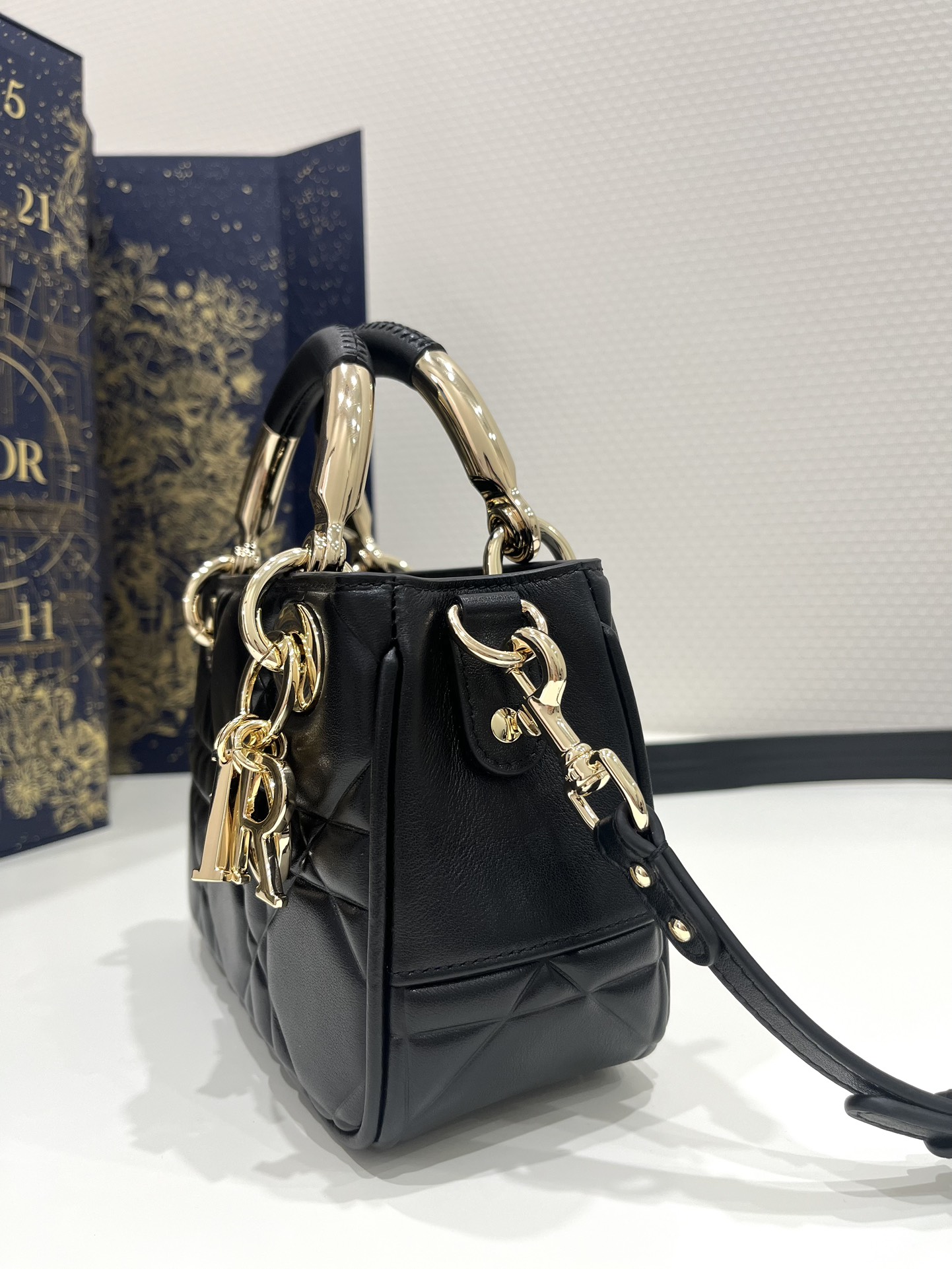 Diro 95-22 Top Handbags-19*8*13CM