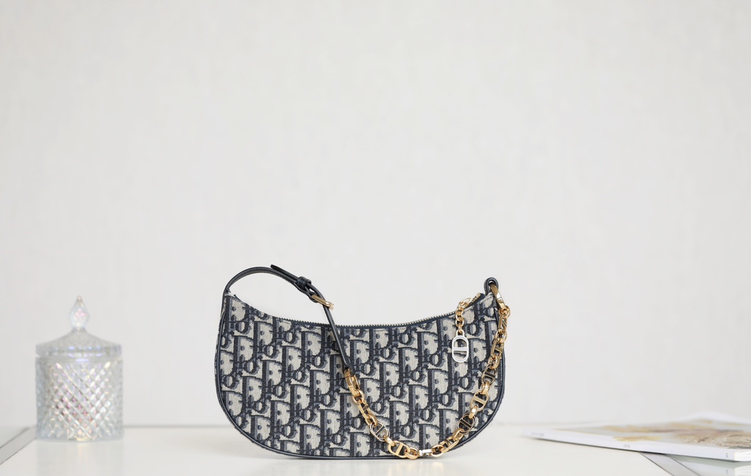 Diro CD Lounge Bag-26 x 15 x 5.5 CM