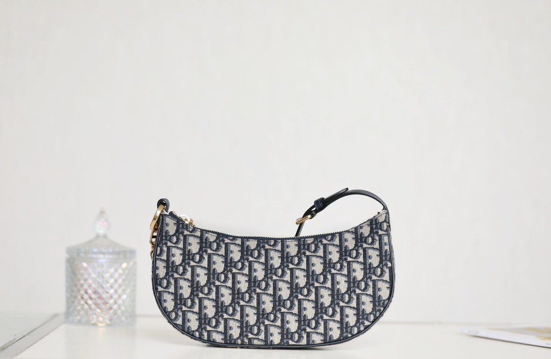 Diro CD Lounge Bag-26 x 15 x 5.5 CM