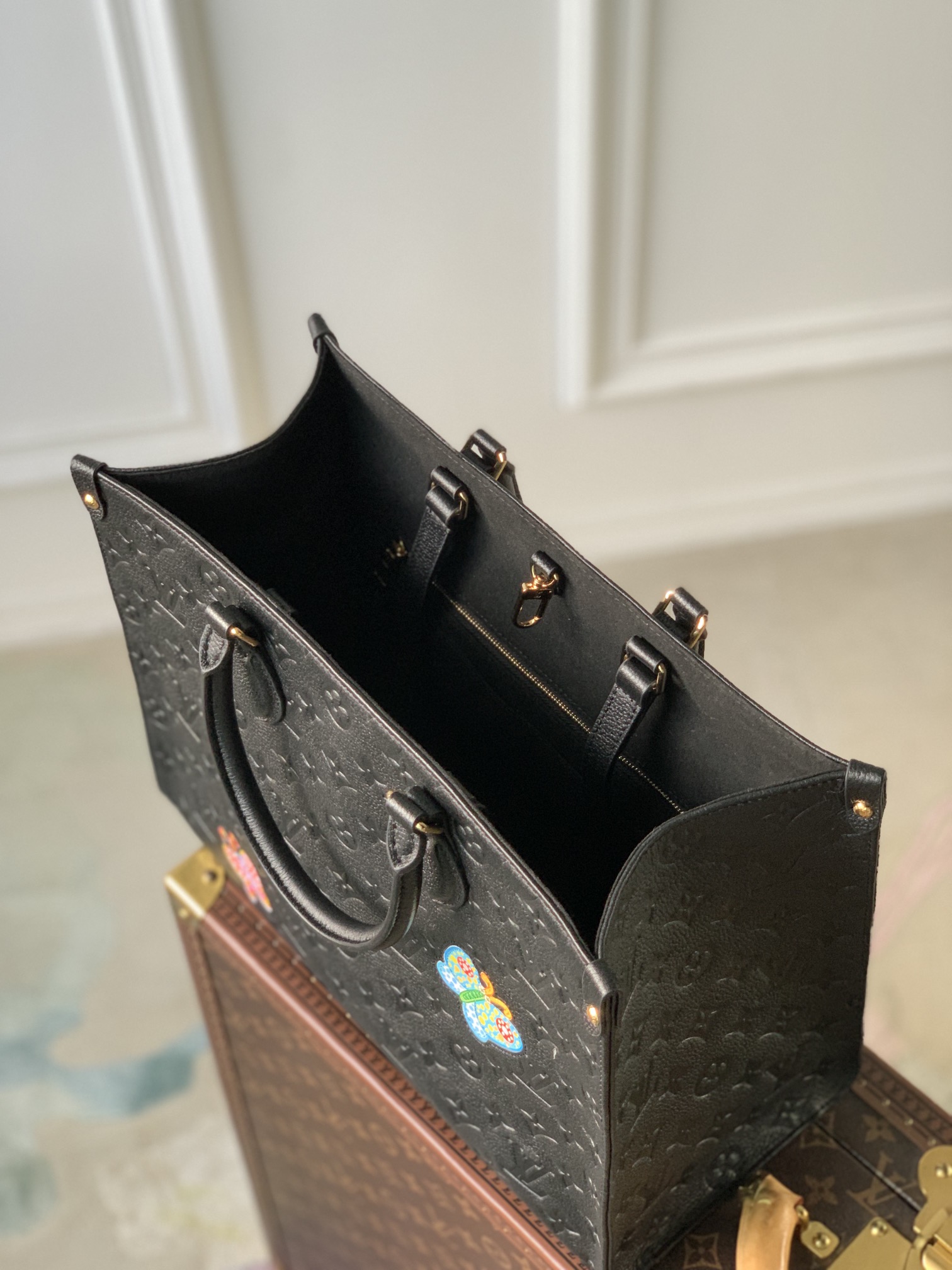 Louis Vuitton x YKOnthego Handbag-35 x 27 x 14 CM
