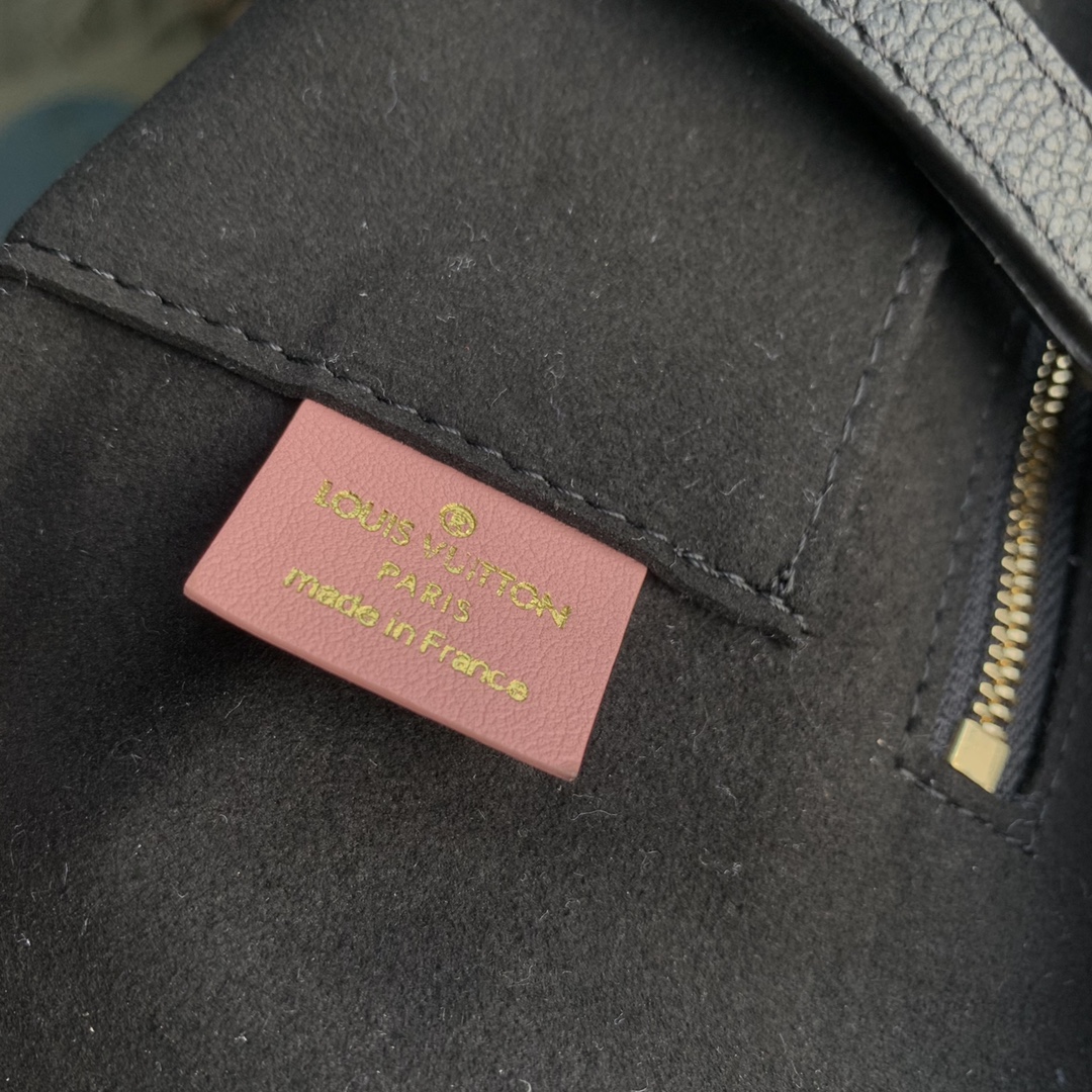 Louis Vuitton x YKOnthego Handbag-35 x 27 x 14 CM