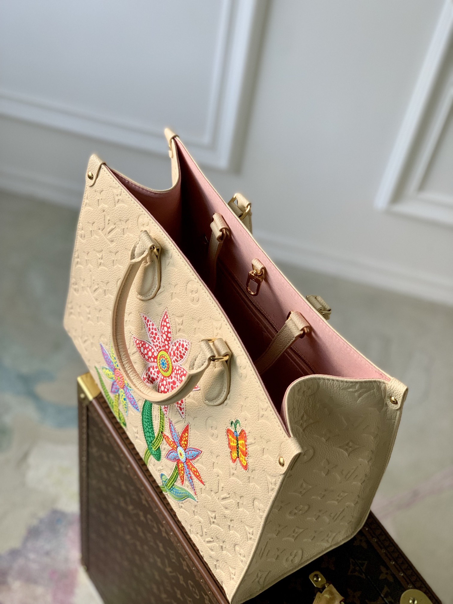 Louis Vuitton x YKOnthego Handbag-35 x 27 x 14 CM