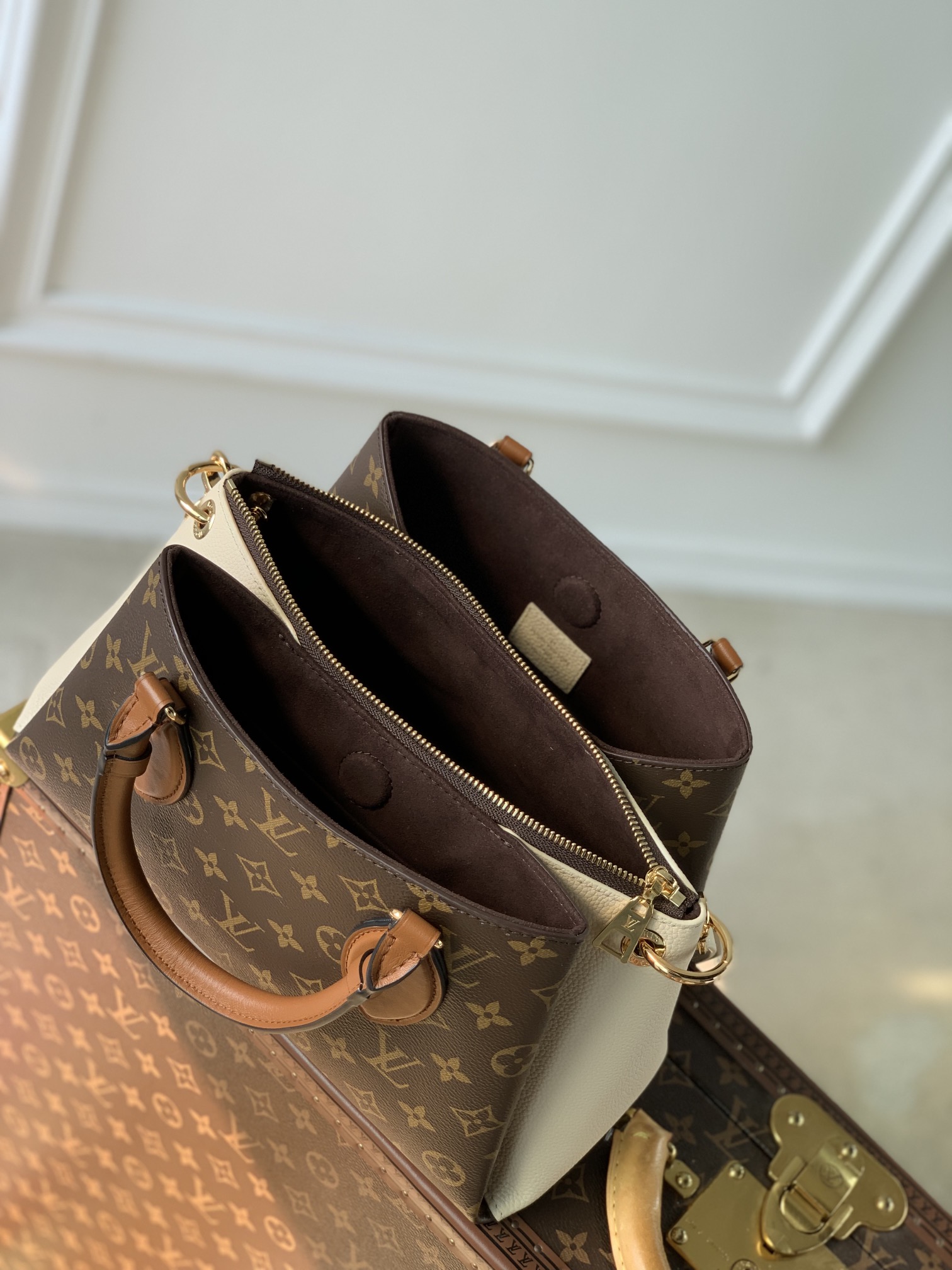 Louis Vuitton Opéra BB Handbag-26.0 x 18.0 x 15CM Louis Vuitton Opéra BB Handbag-26.0 x 18.0 x 15CM