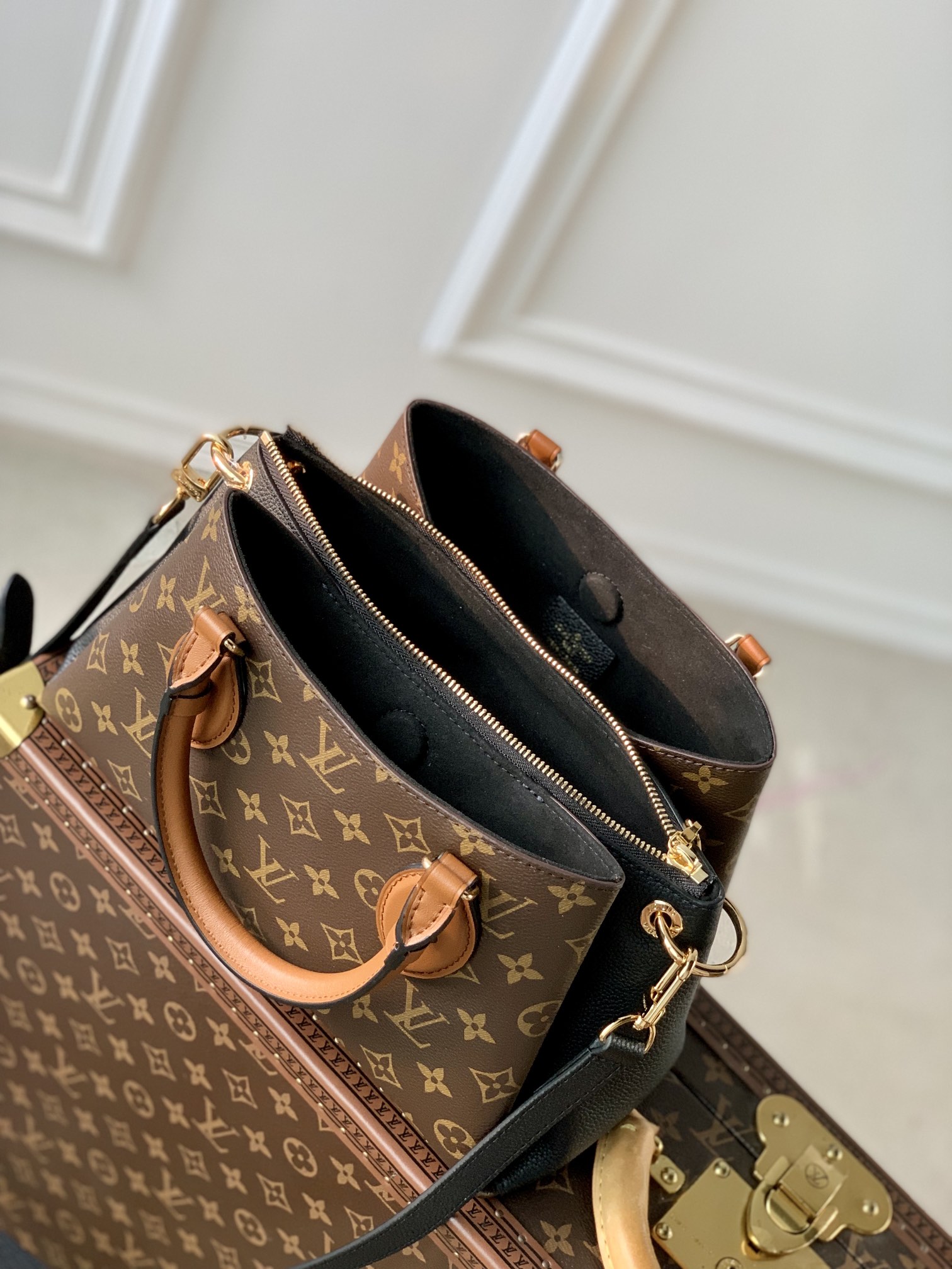 Louis Vuitton Opéra BB Handbag-26.0 x 18.0 x 15CM Louis Vuitton Opéra BB Handbag-26.0 x 18.0 x 15CM