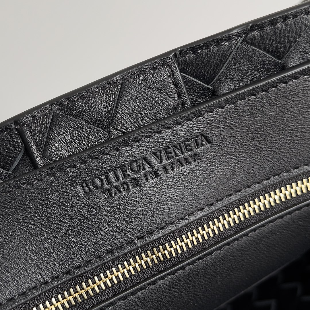 Bottega Veneta Andiamo-32*24*12CM