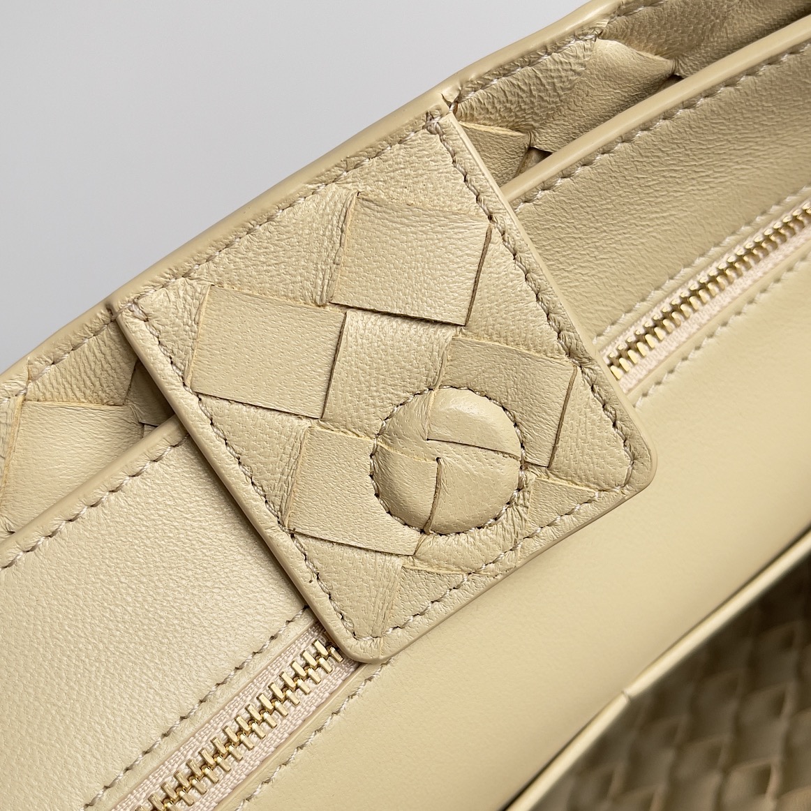 Bottega Veneta Andiamo-32*24*12CM