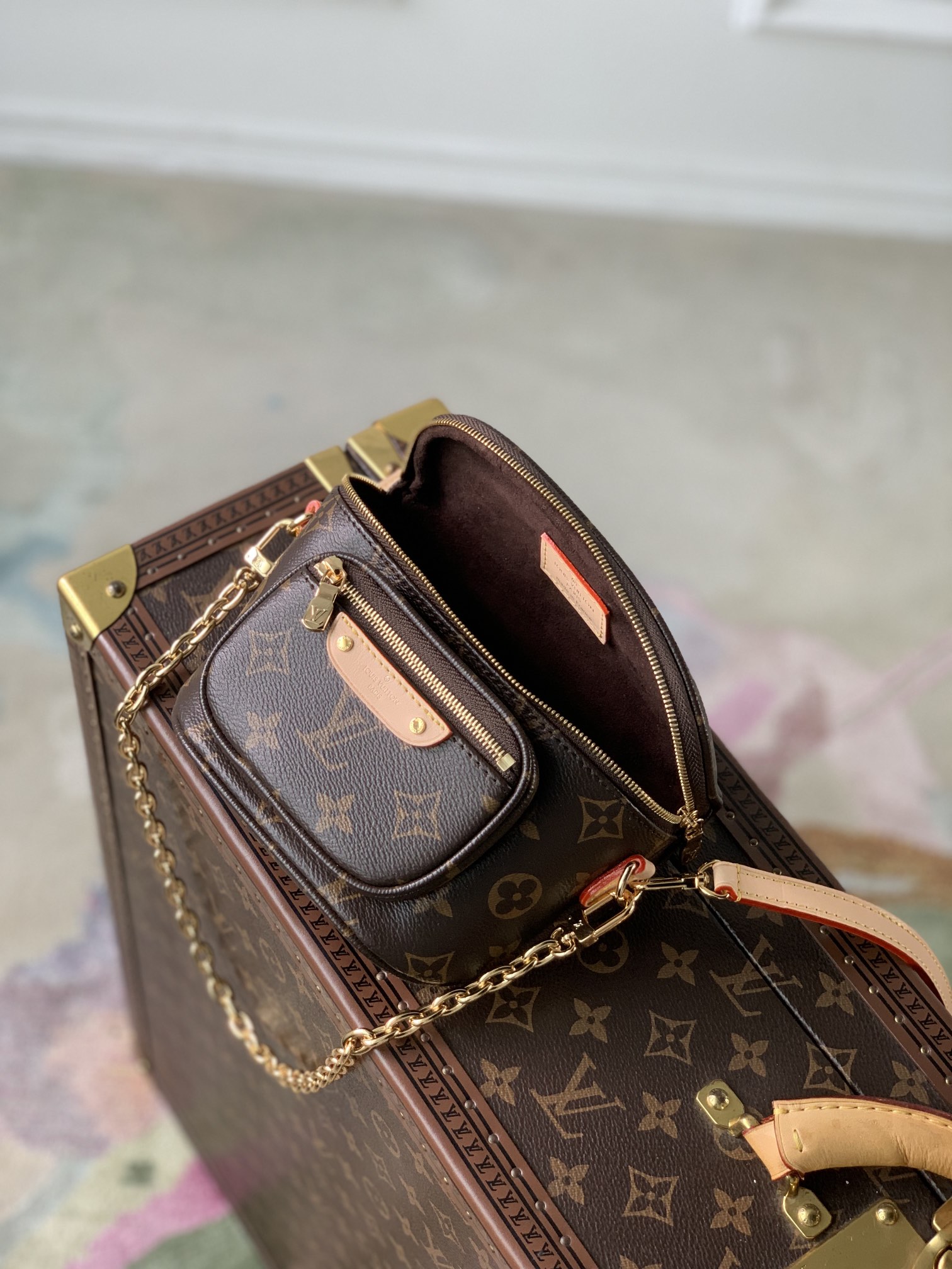 Louis Vuitton Mini Bumbag-17 x 12 x 9.5CM