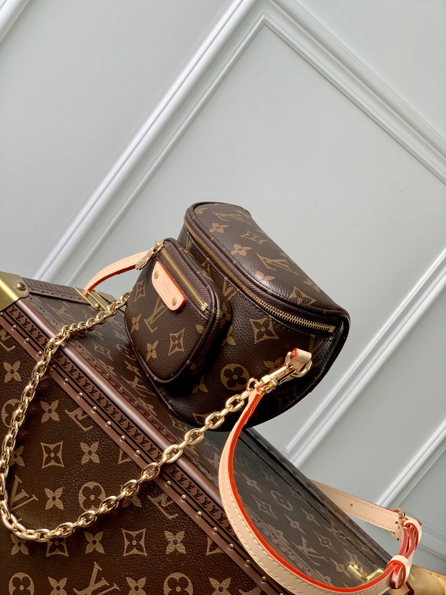 Louis Vuitton Mini Bumbag-17 x 12 x 9.5CM