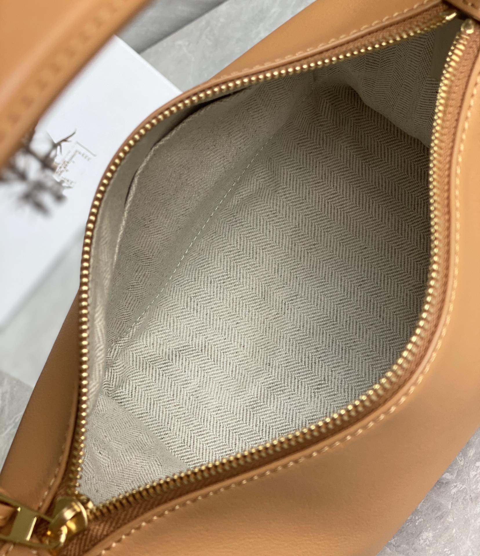 Lowee Cubi Bag-20.5×17×12.5CM Lowee Cubi Bag-20.5×17×12.5CM