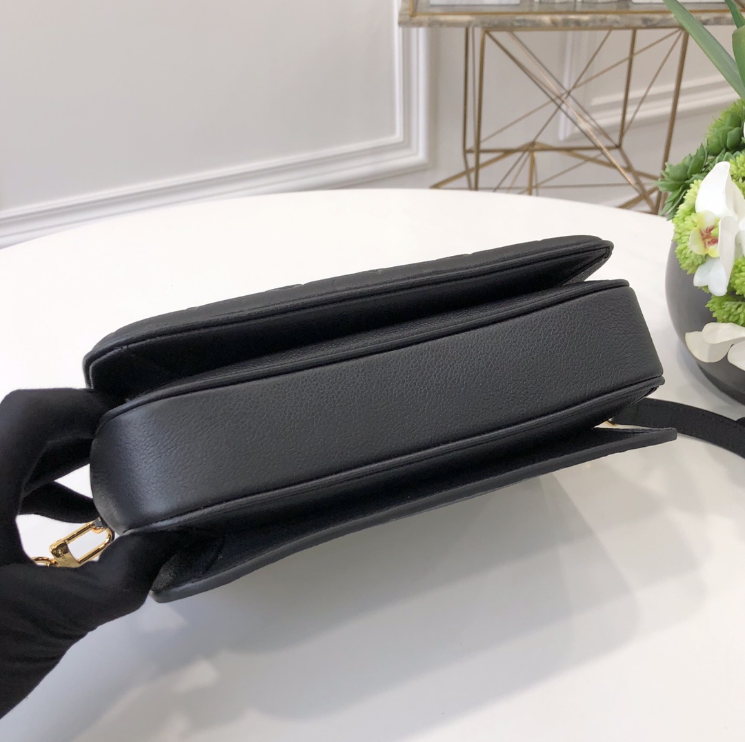 Louis Vuitton Pochette Metis Handbags-25*19*7CM