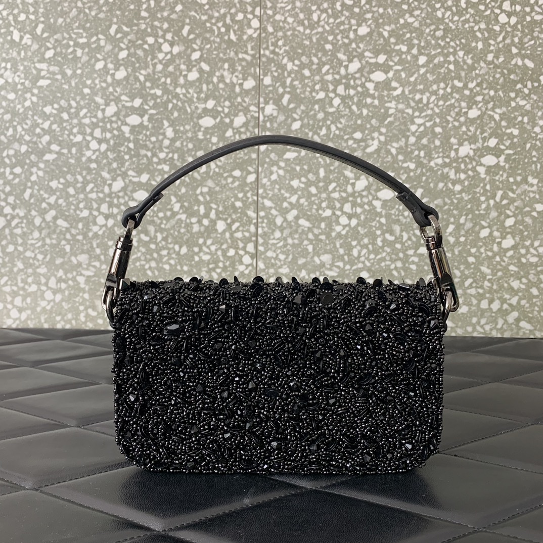 Valentino Garavani Mini Loc-19✖️10.5✖️5CM