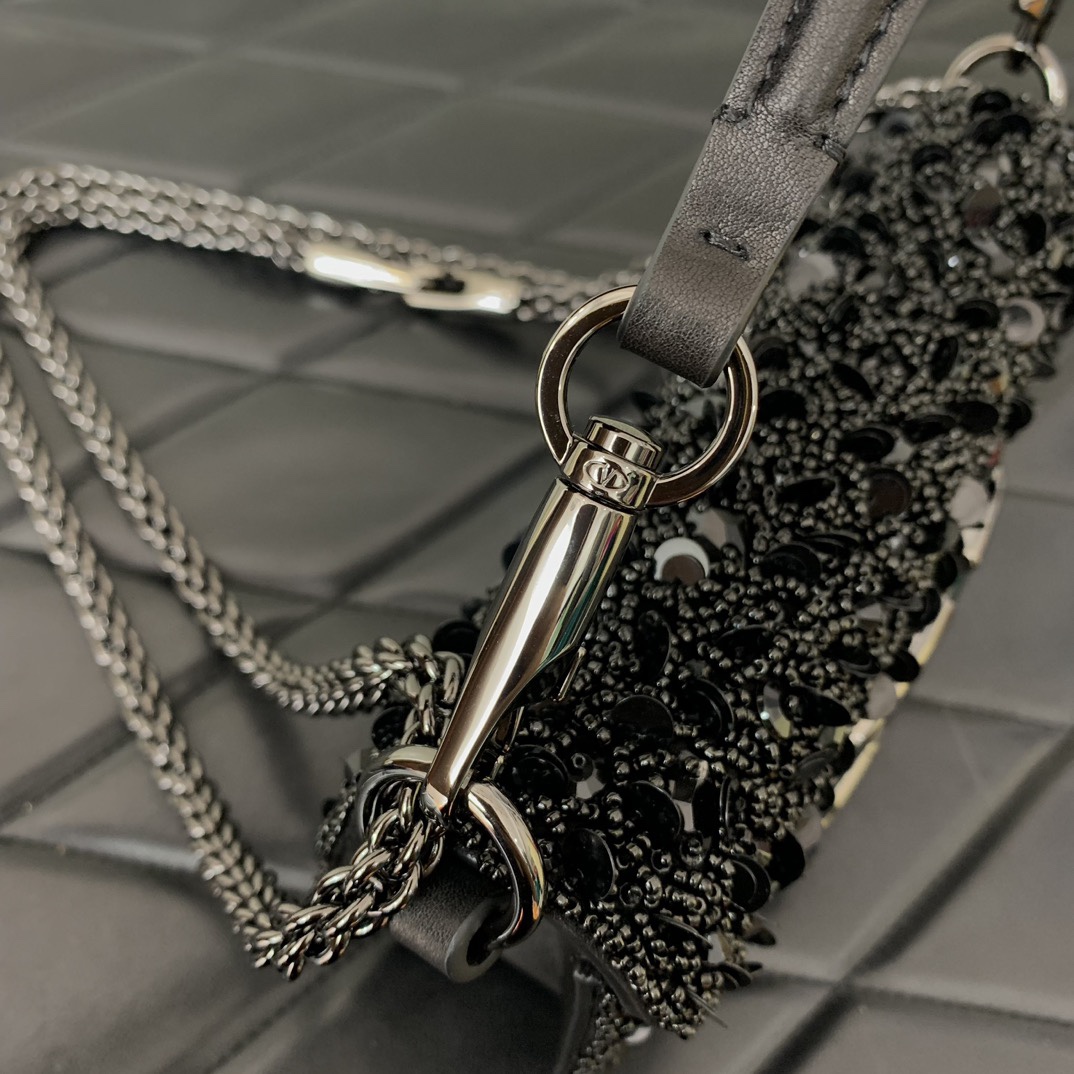 Valentino Garavani Mini Loc-19✖️10.5✖️5CM