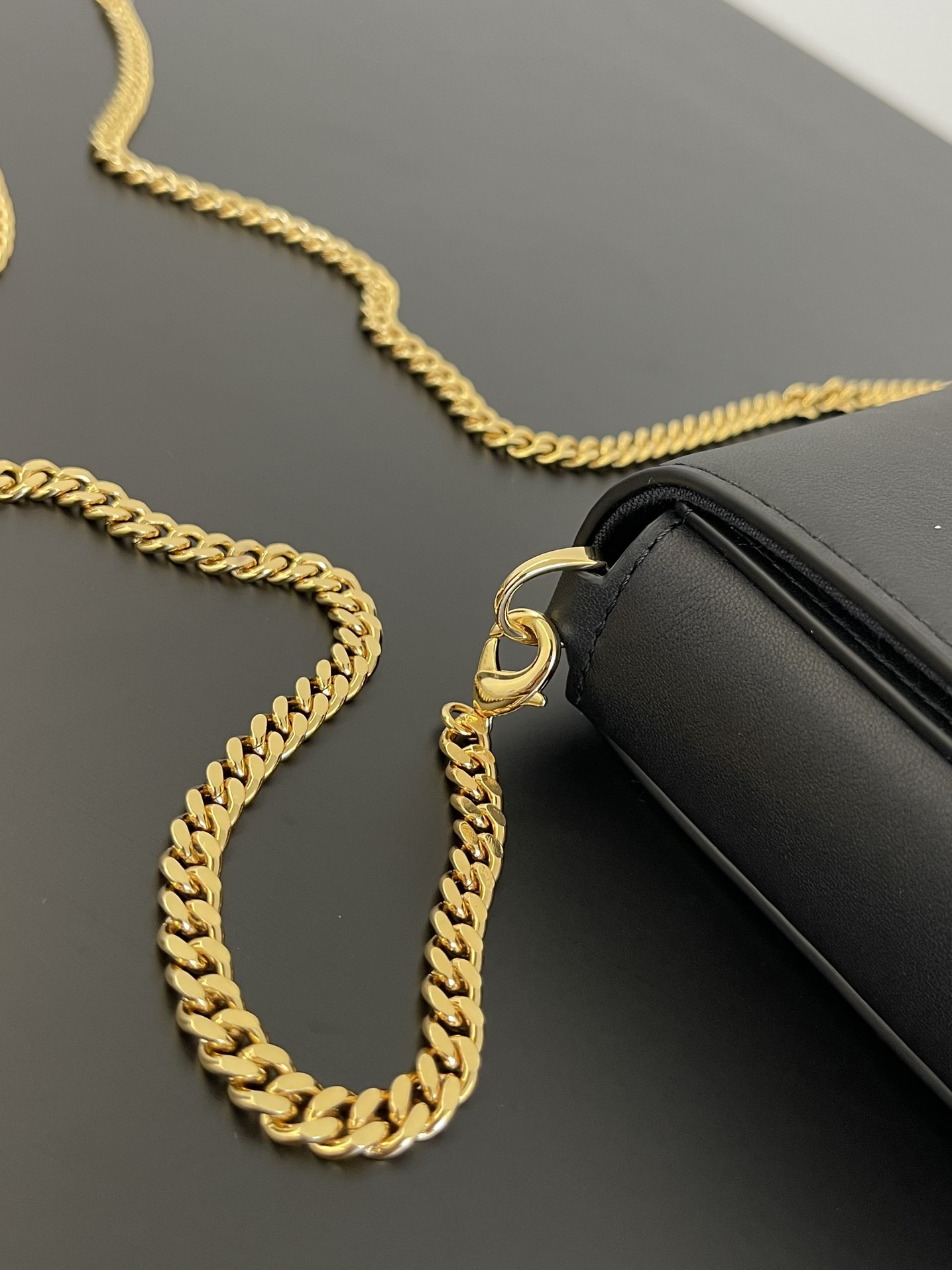 Fendi Wallet On Chain Bag-22x5x11CM