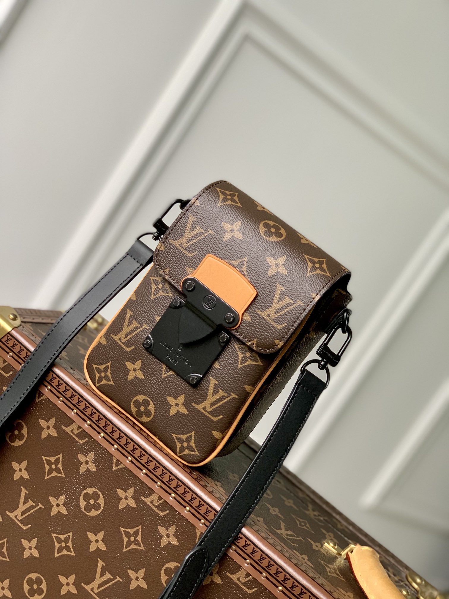 Louis Vuitton S-Lock Vertical Wearable Handbag-12*19*7CM Louis Vuitton S-Lock Vertical Wearable Handbag-12*19*7CM