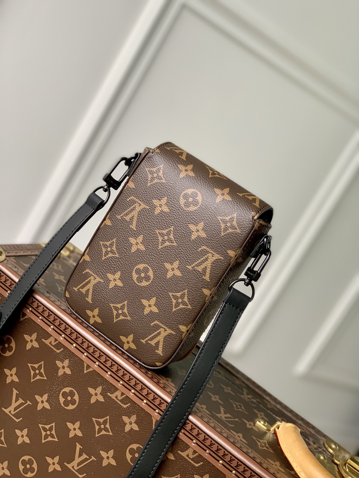Louis Vuitton S-Lock Vertical Wearable Handbag-12*19*7CM Louis Vuitton S-Lock Vertical Wearable Handbag-12*19*7CM