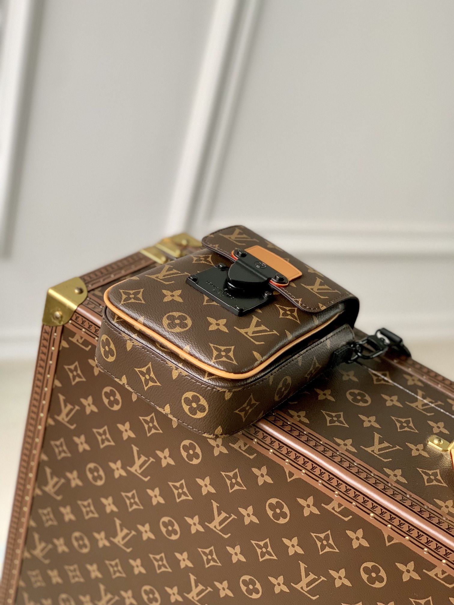 Louis Vuitton S-Lock Vertical Wearable Handbag-12*19*7CM Louis Vuitton S-Lock Vertical Wearable Handbag-12*19*7CM
