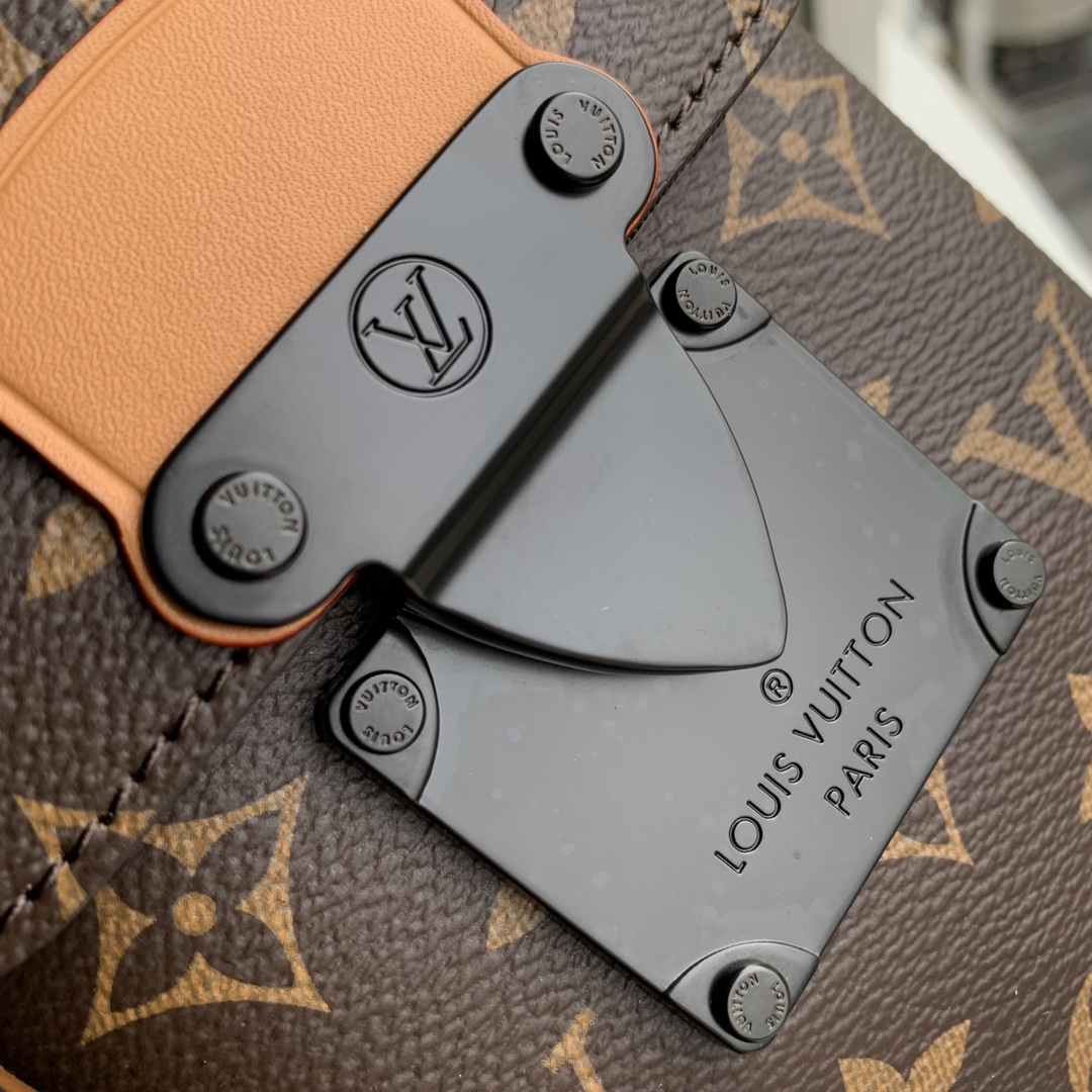 Louis Vuitton S-Lock Vertical Wearable Handbag-12*19*7CM Louis Vuitton S-Lock Vertical Wearable Handbag-12*19*7CM