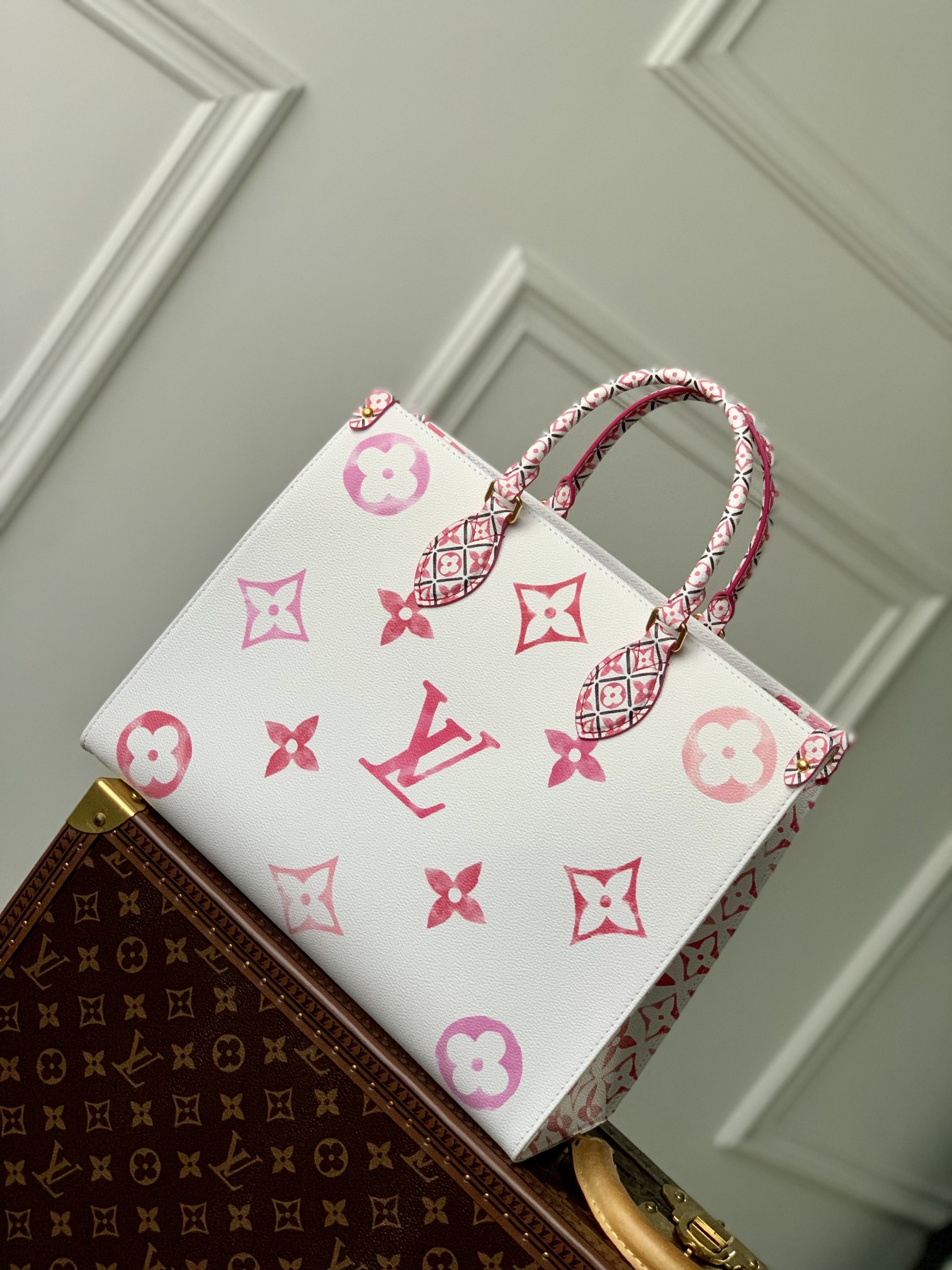 Louis Vuitton Onthego Handbag-M22975-35 x 27 x 14 CM