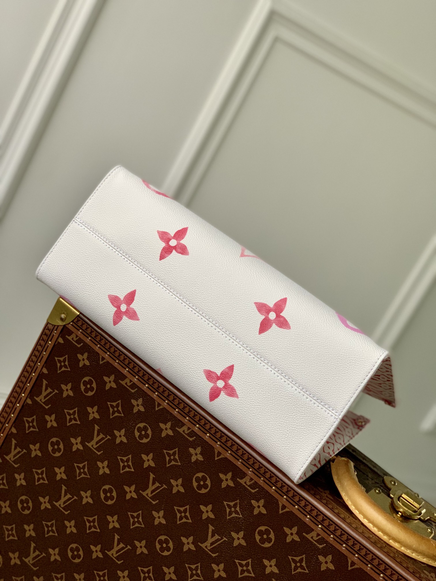 Louis Vuitton Onthego Handbag-M22975-35 x 27 x 14 CM