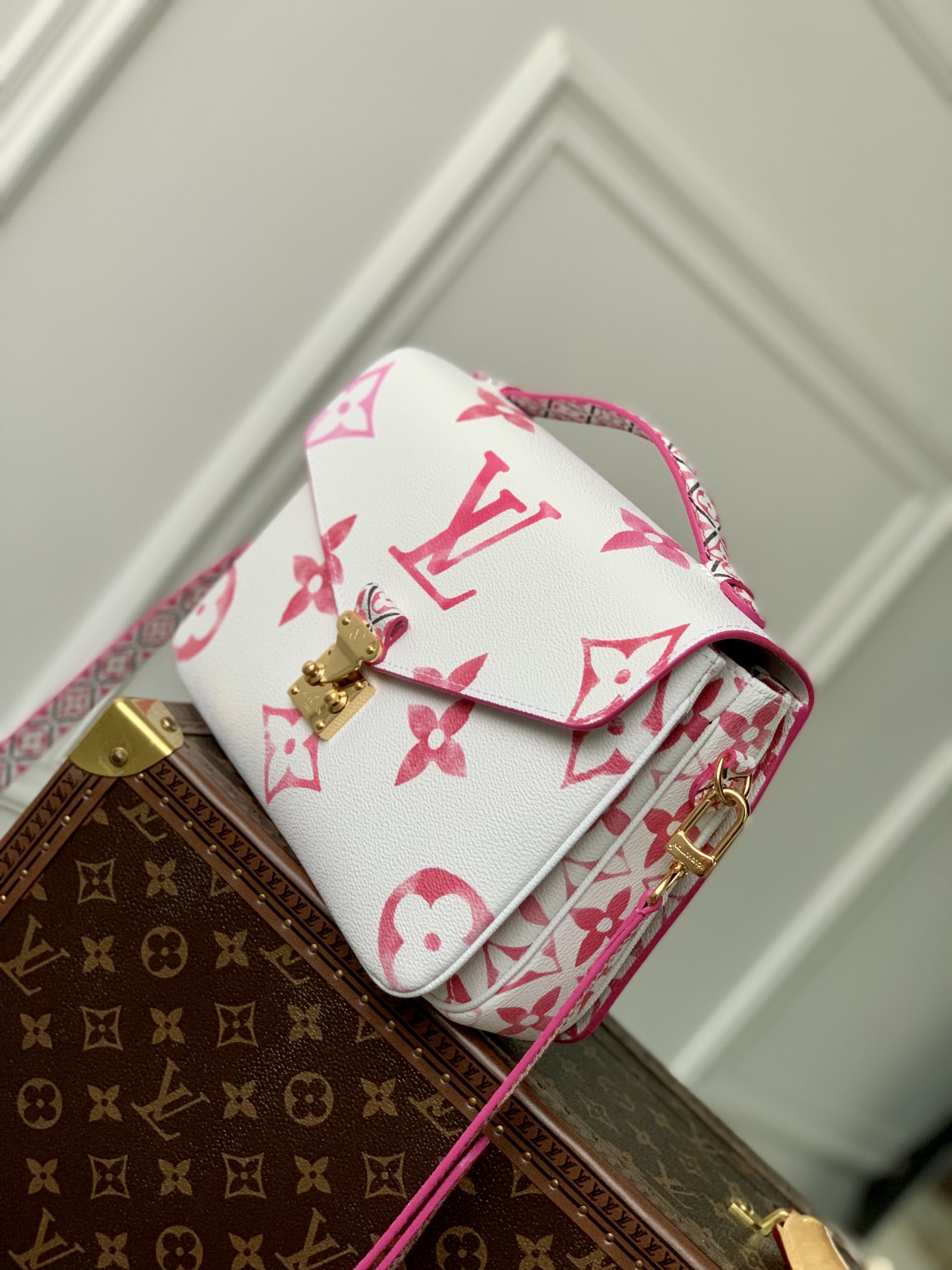 Louis Vuitton Pochette Metis Handbags-25*19*7CM